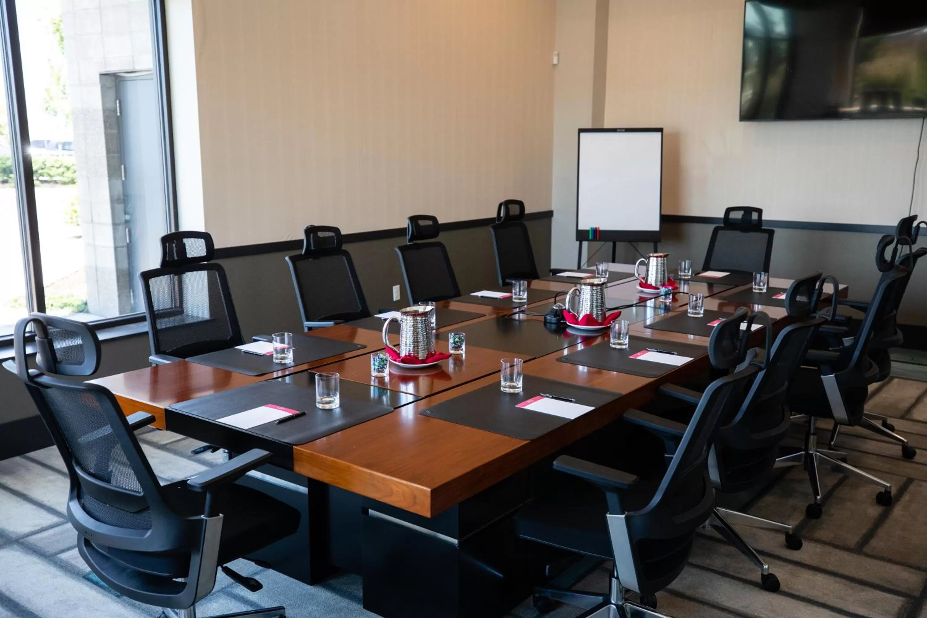 Meeting/conference room in Hotel Indigo Seattle Everett Waterfront Place by IHG