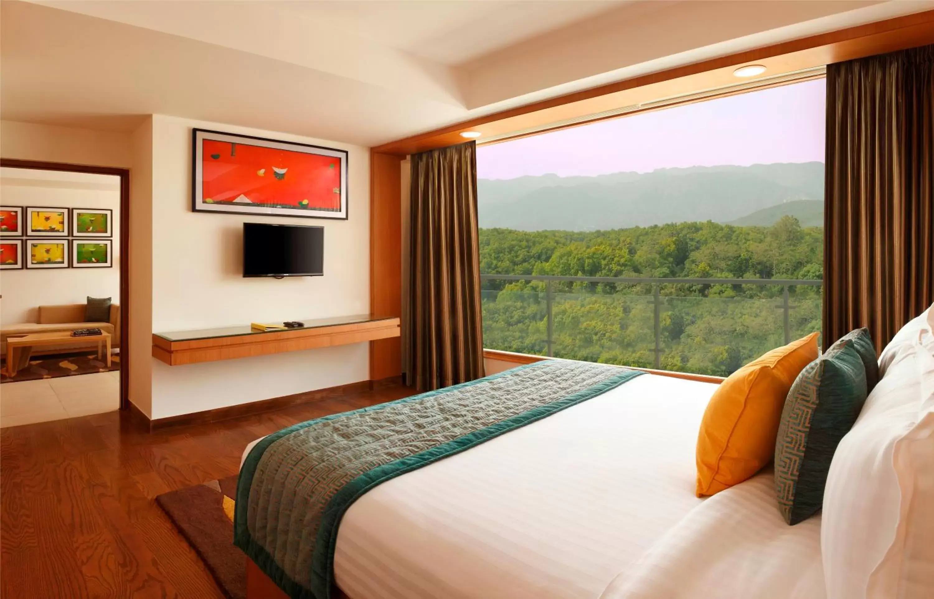 Bedroom, Mountain View in Lemon Tree Hotel, Dehradun