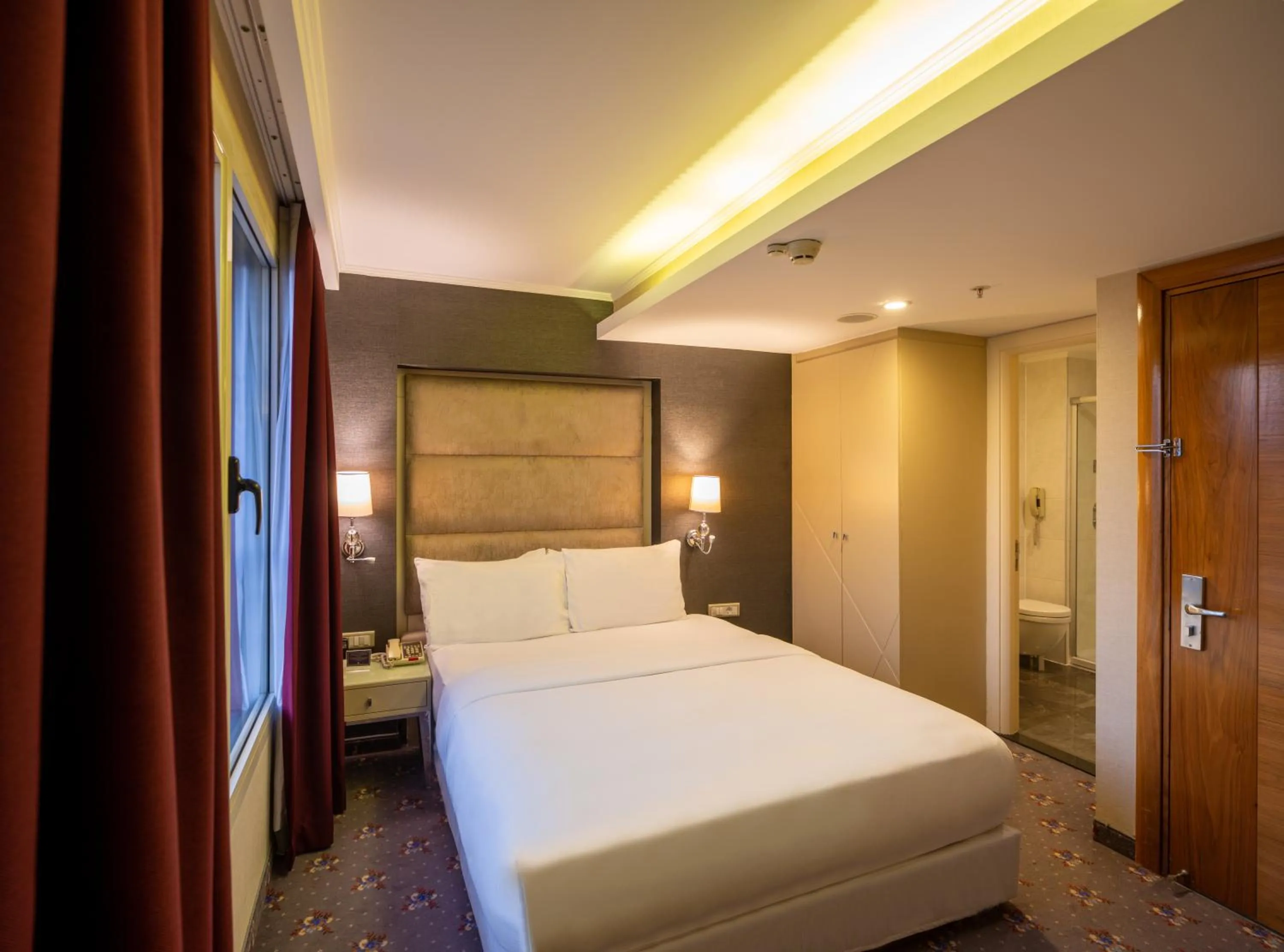 Bed in DoubleTree by Hilton Izmir - Alsancak
