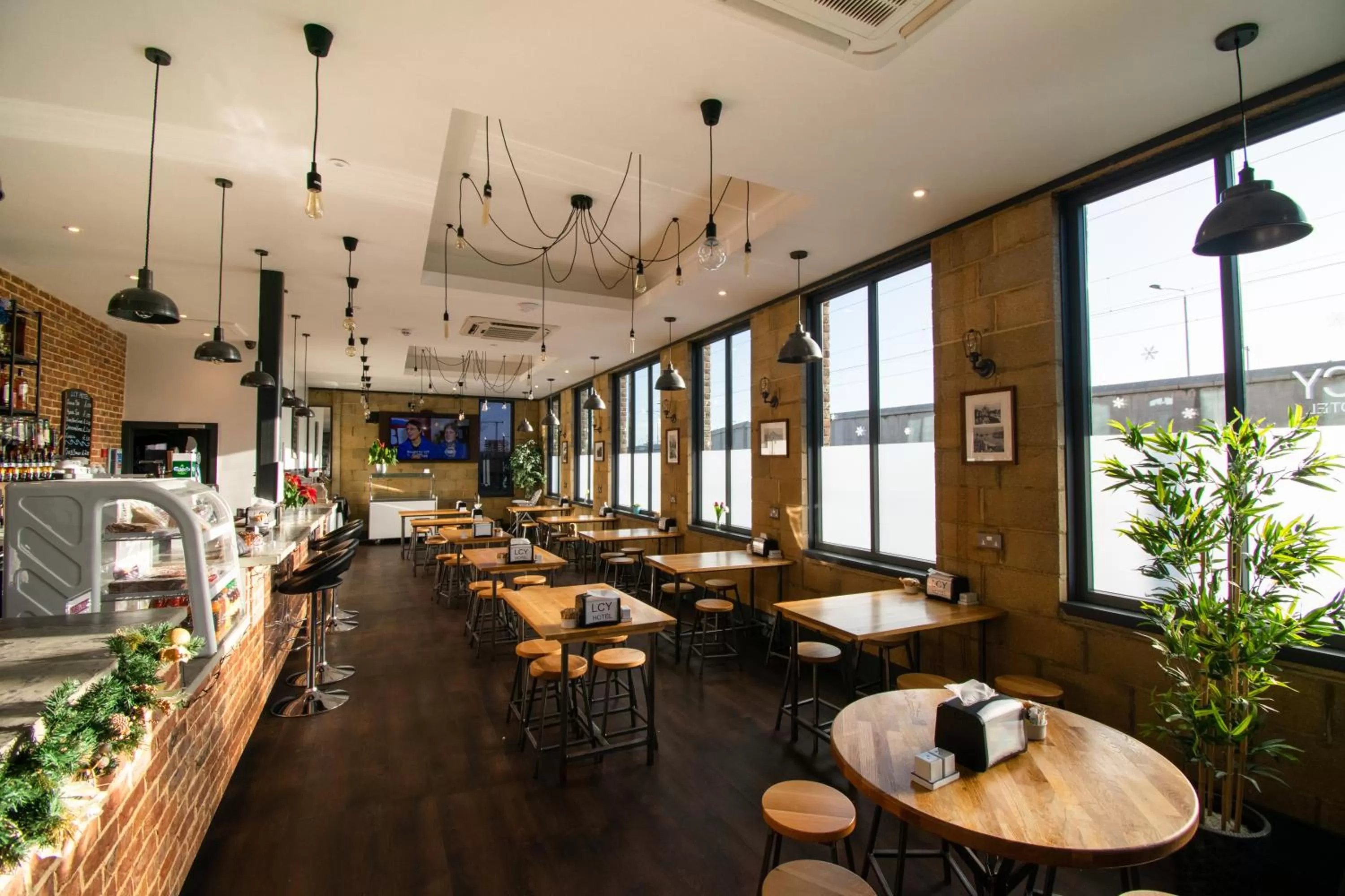 Restaurant/places to eat in London City Airport Hotel