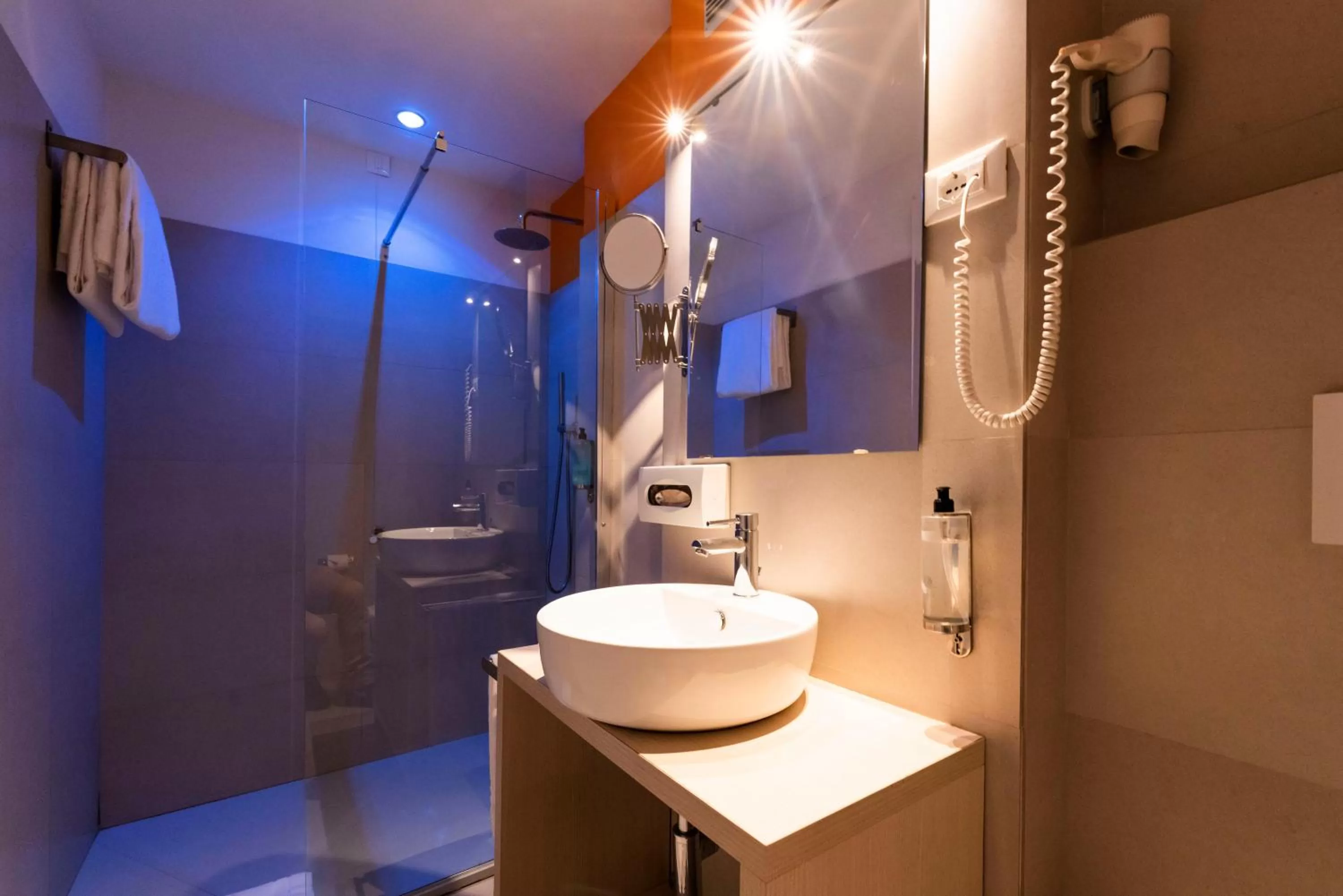 Shower in Kleos Hotel Milano Città Studi by Kleos Group Collection