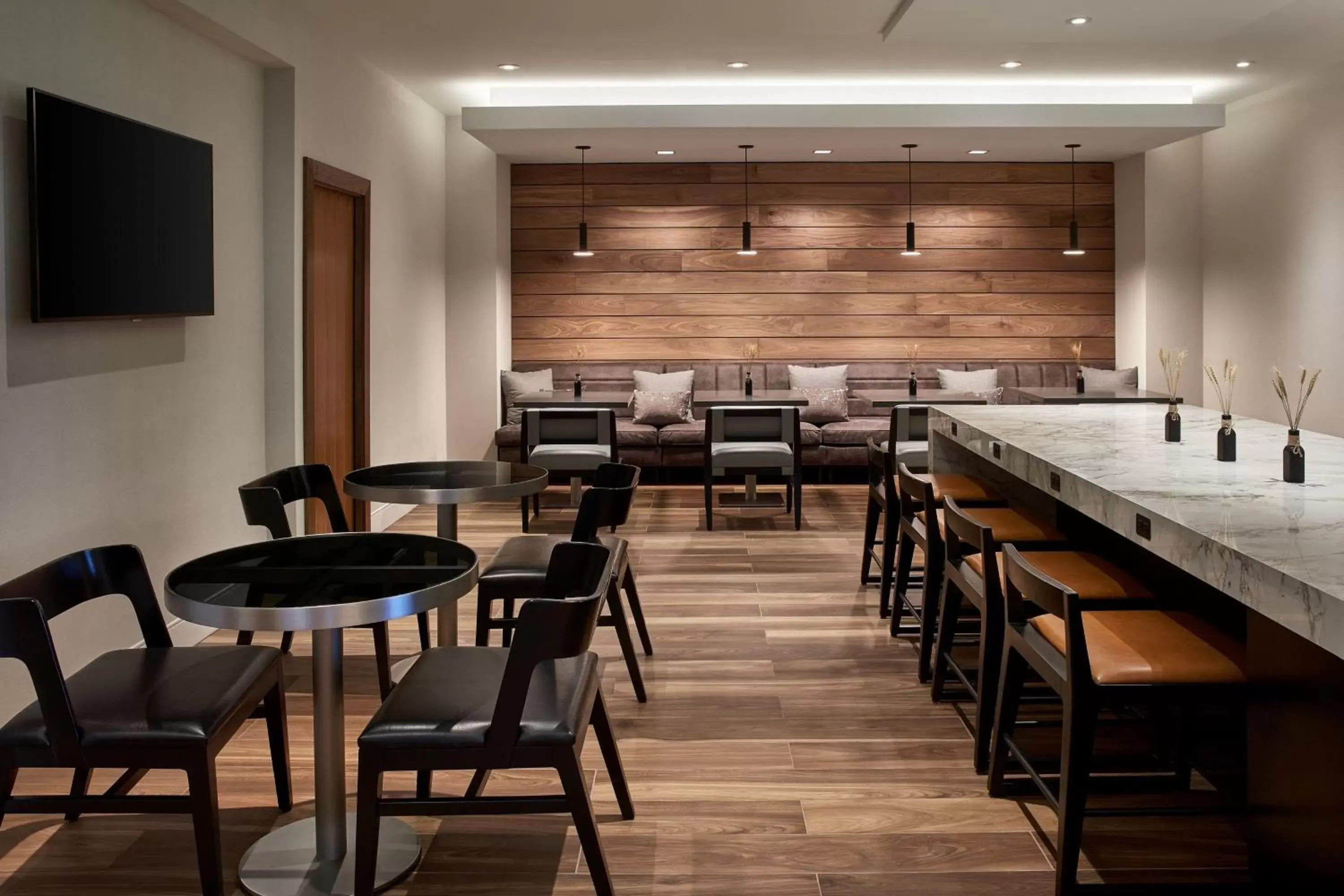 Lounge or bar in Marriott Owings Mills Metro Centre