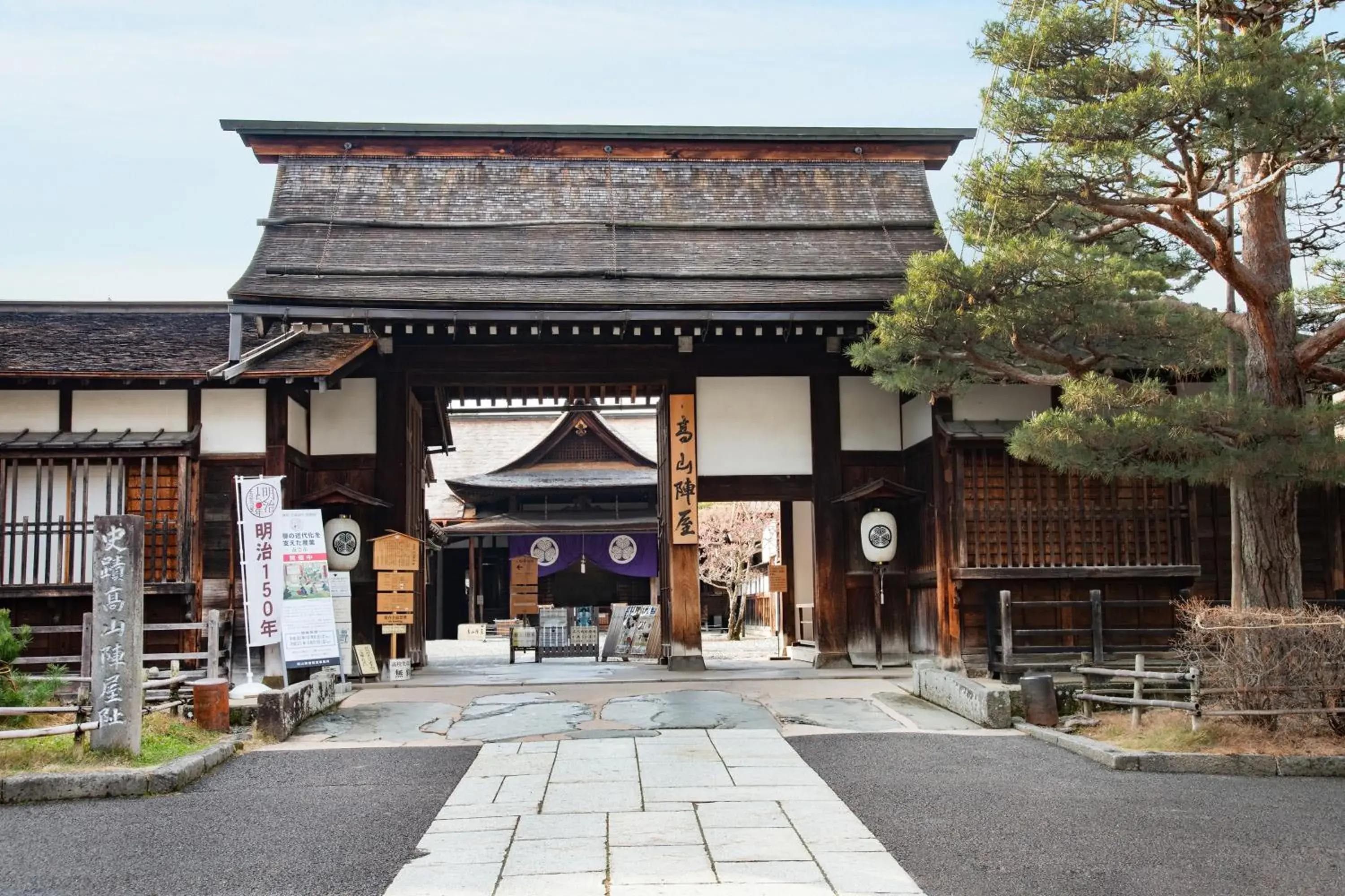 Nearby landmark in Futarishizuka Hakuun Hotel