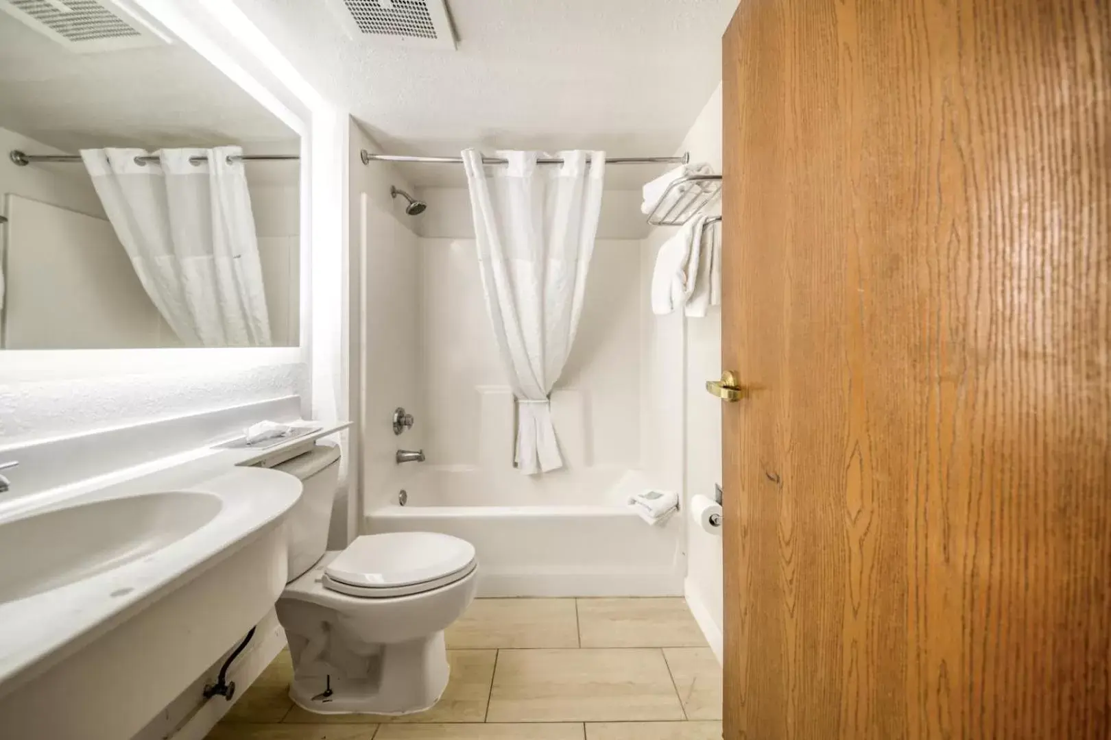 Bathroom in Baymont by Wyndham Orlando-International Dr-Universal Blvd