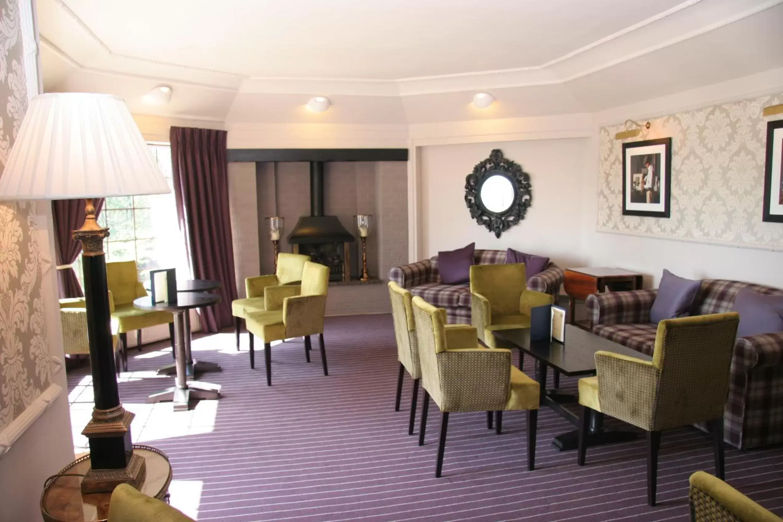 Seating area, Restaurant/Places to Eat in Old Manor Hotel