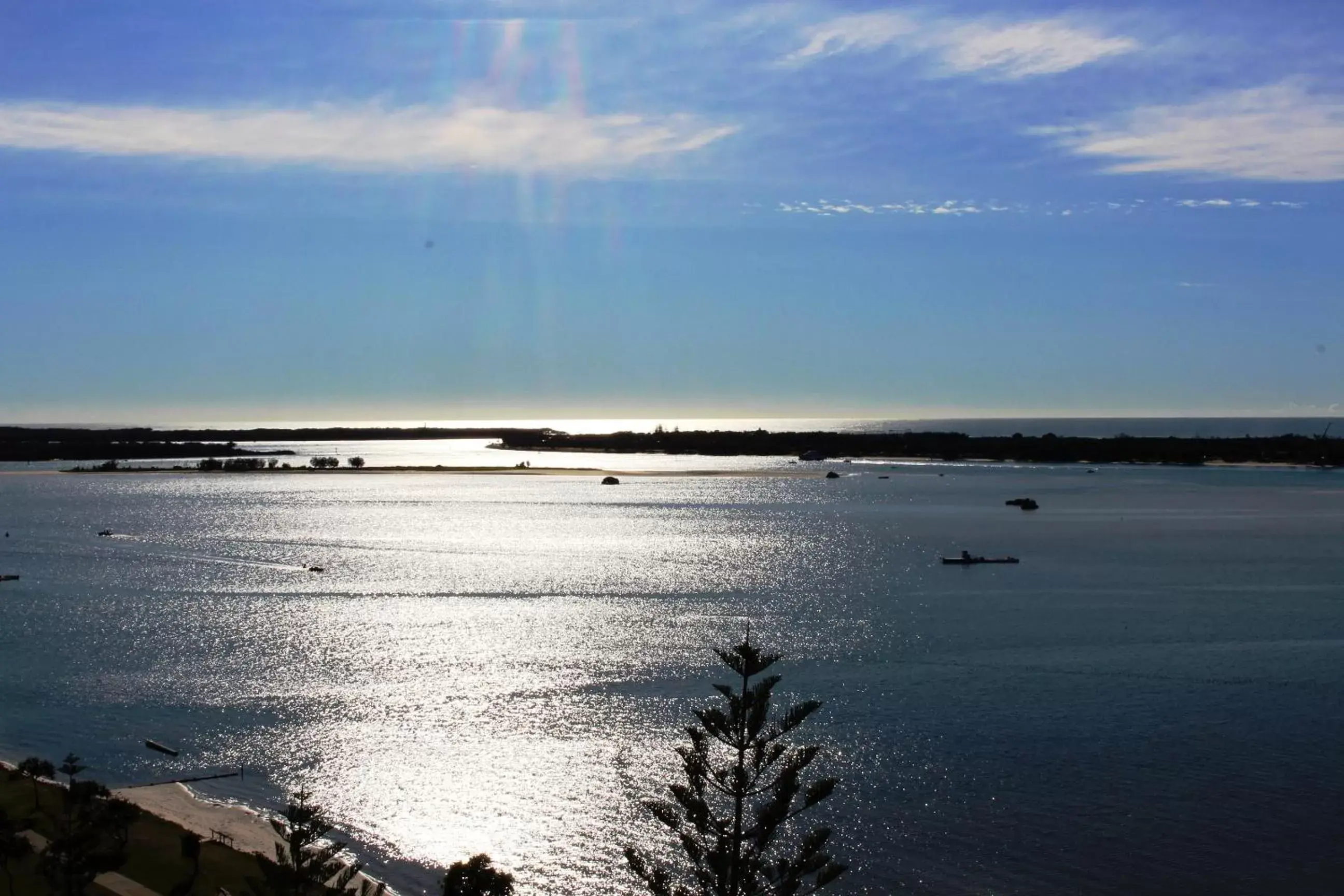 View (from property/room), Beach in Crystal Bay On The Broadwater