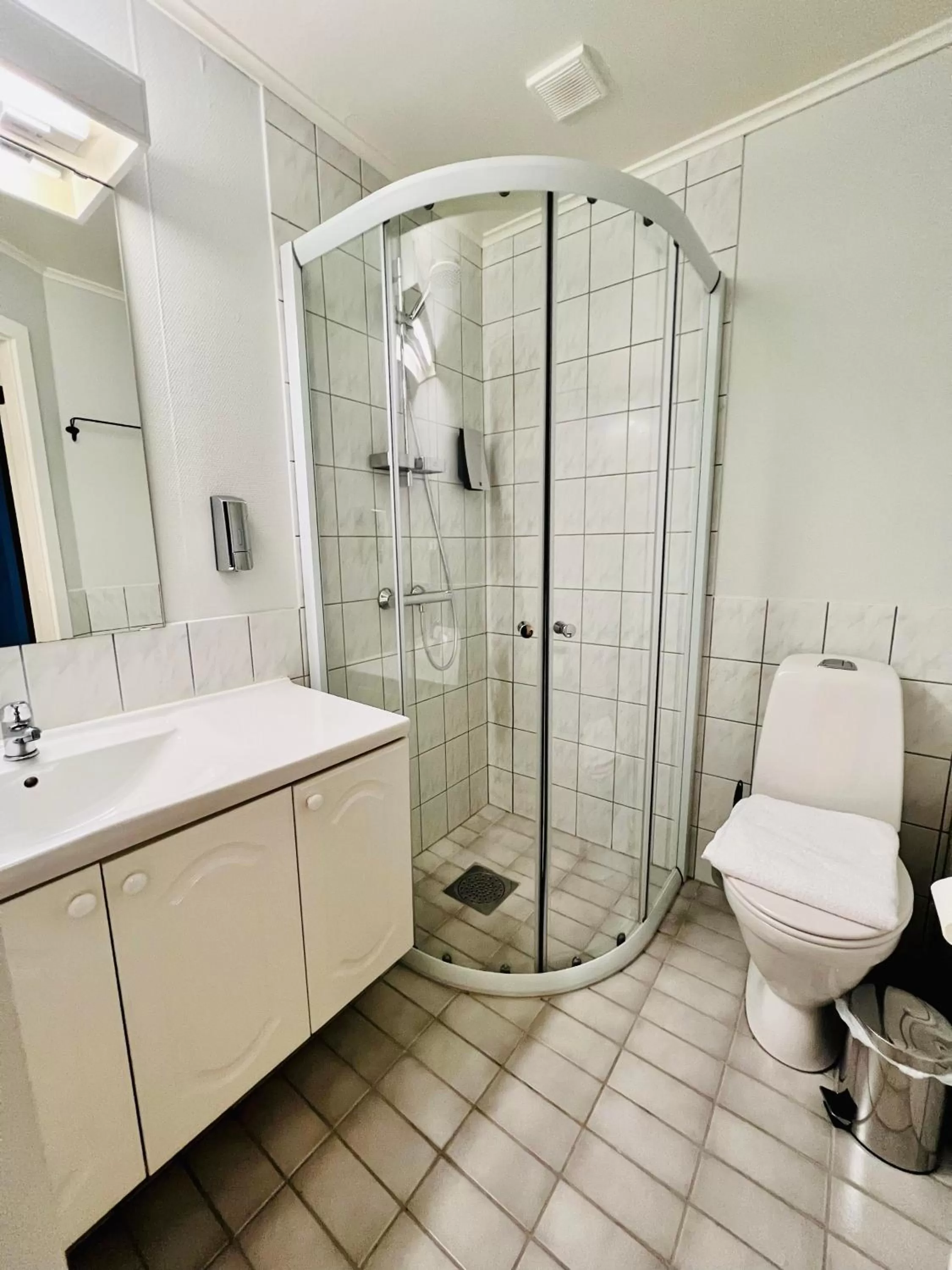 Bathroom in Arctic Hotel Nordkapp