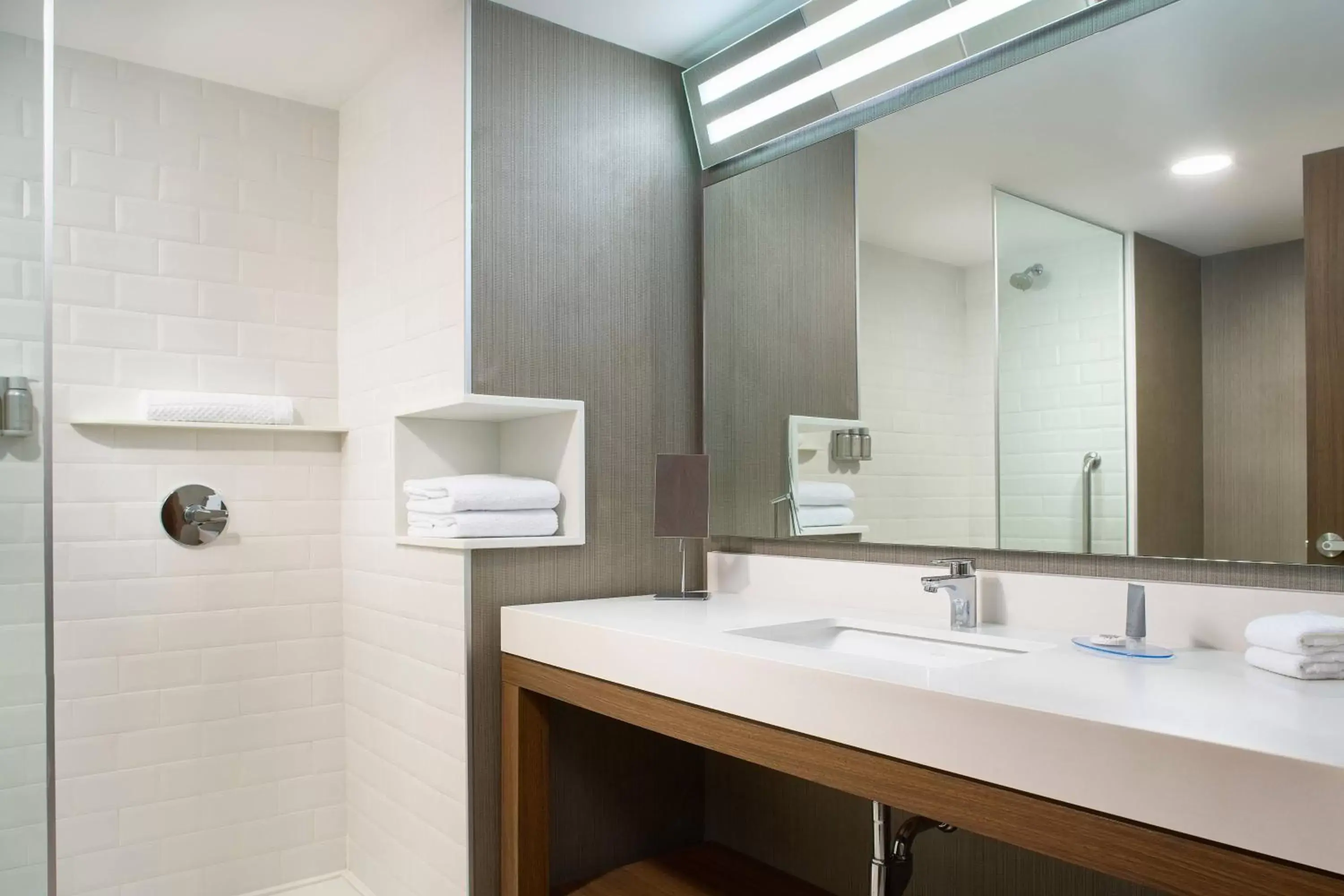 Bathroom in Courtyard by Marriott Merida Downtown