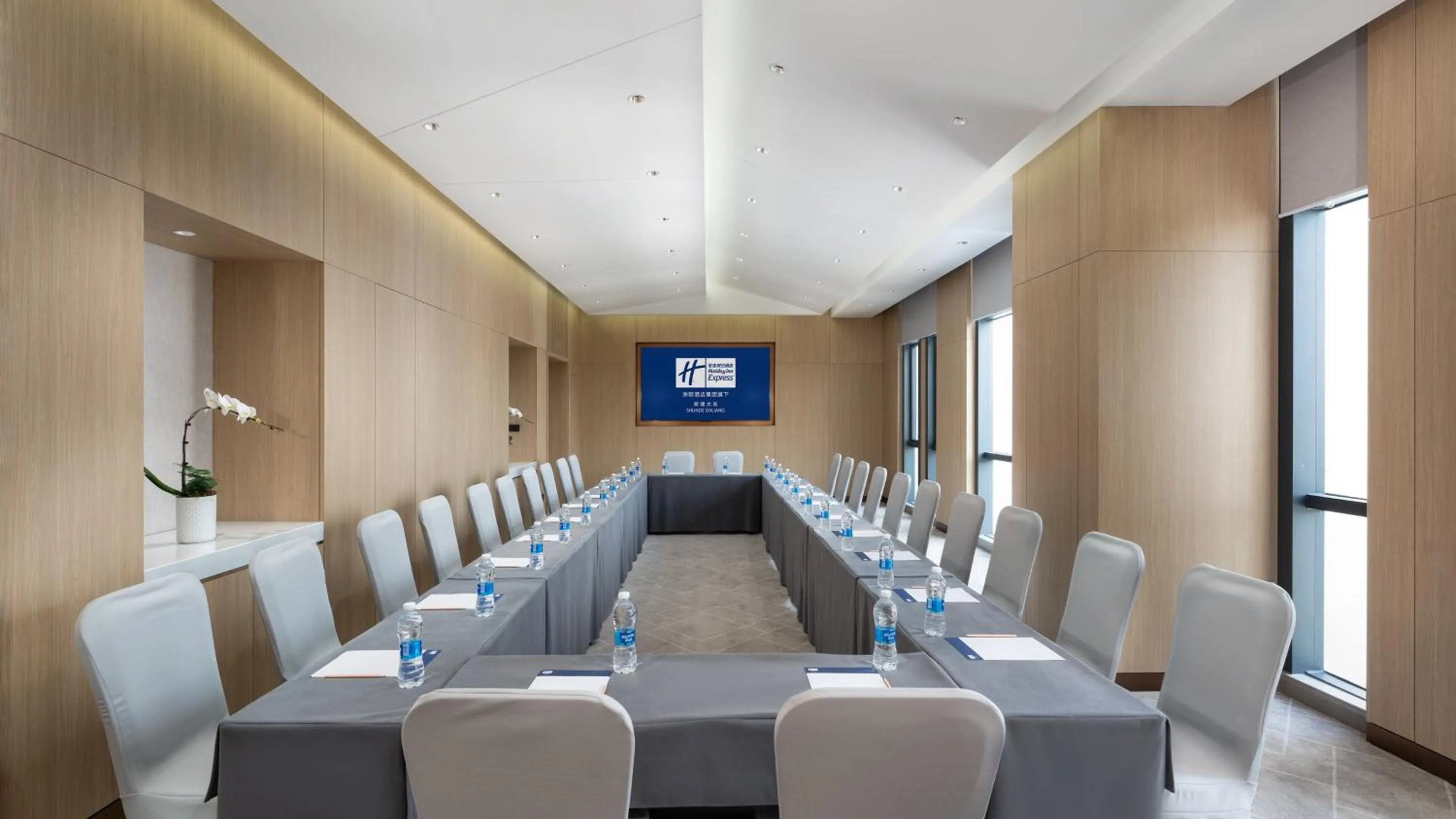 Meeting/conference room in Holiday Inn Express Shunde Daliang by IHG
