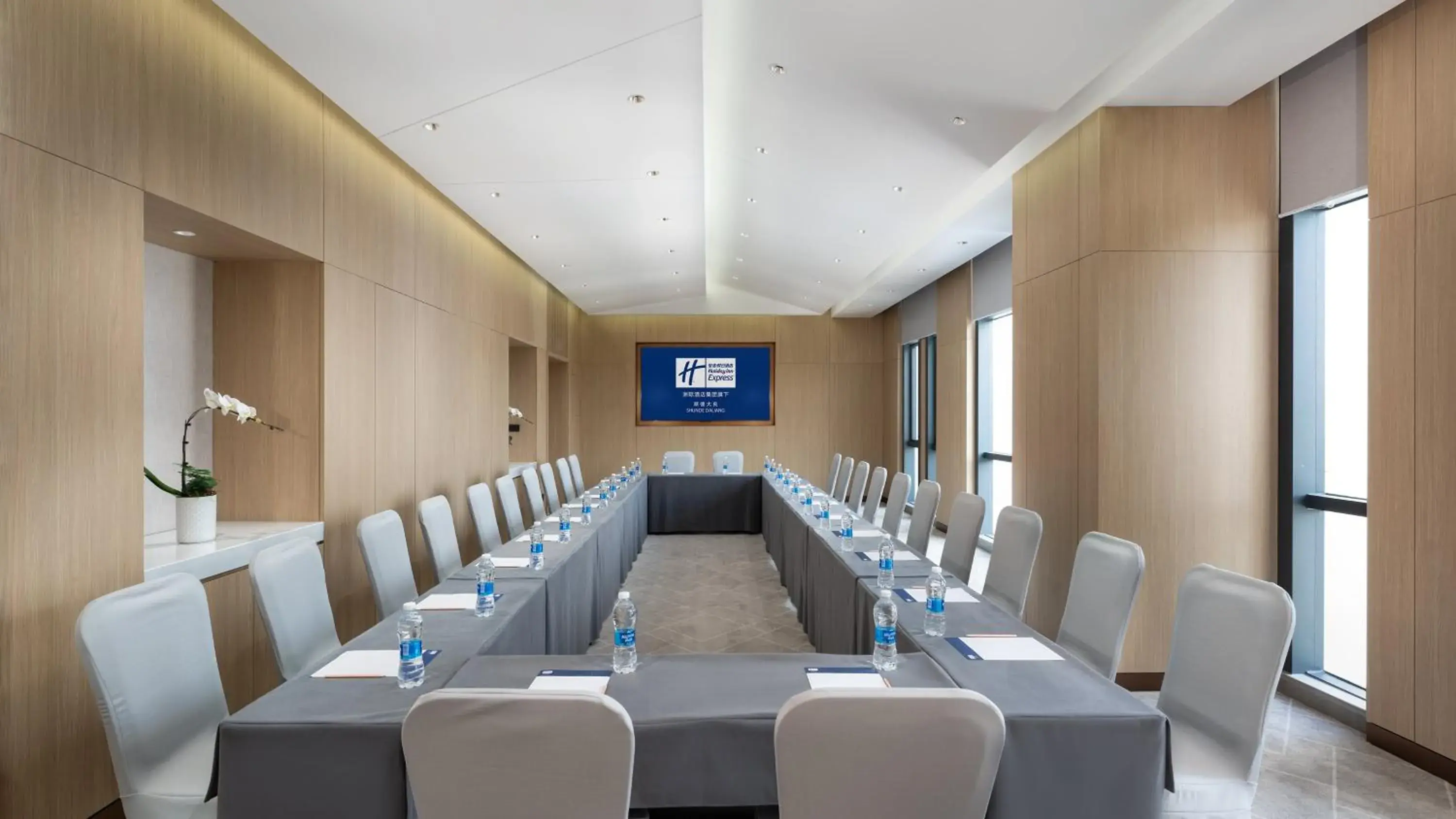 Meeting/conference room in Holiday Inn Express Shunde Daliang, an IHG Hotel