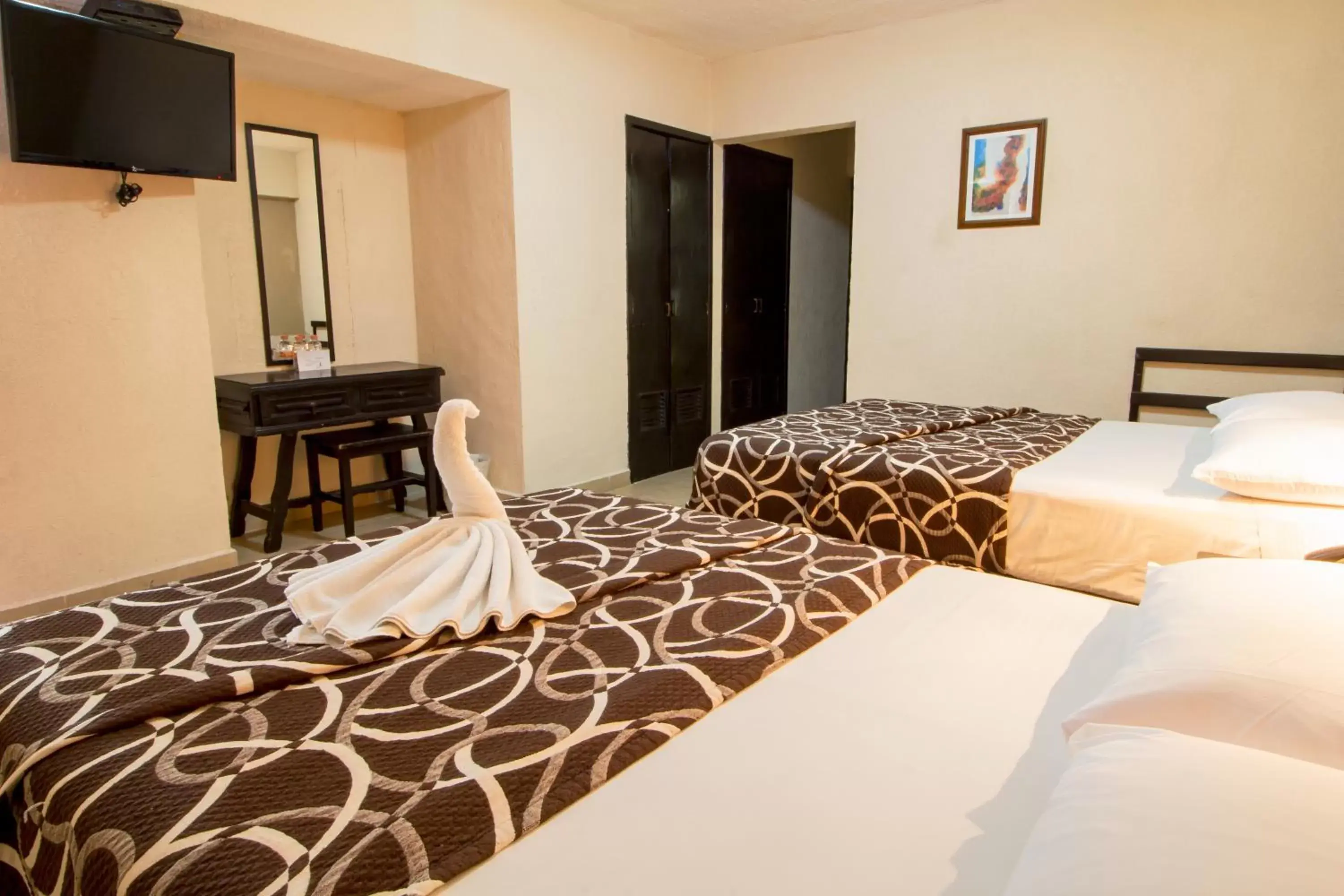 Bedroom, Bed in Hotel Colon Merida Bedroom, Bed in Hotel Colon Merida