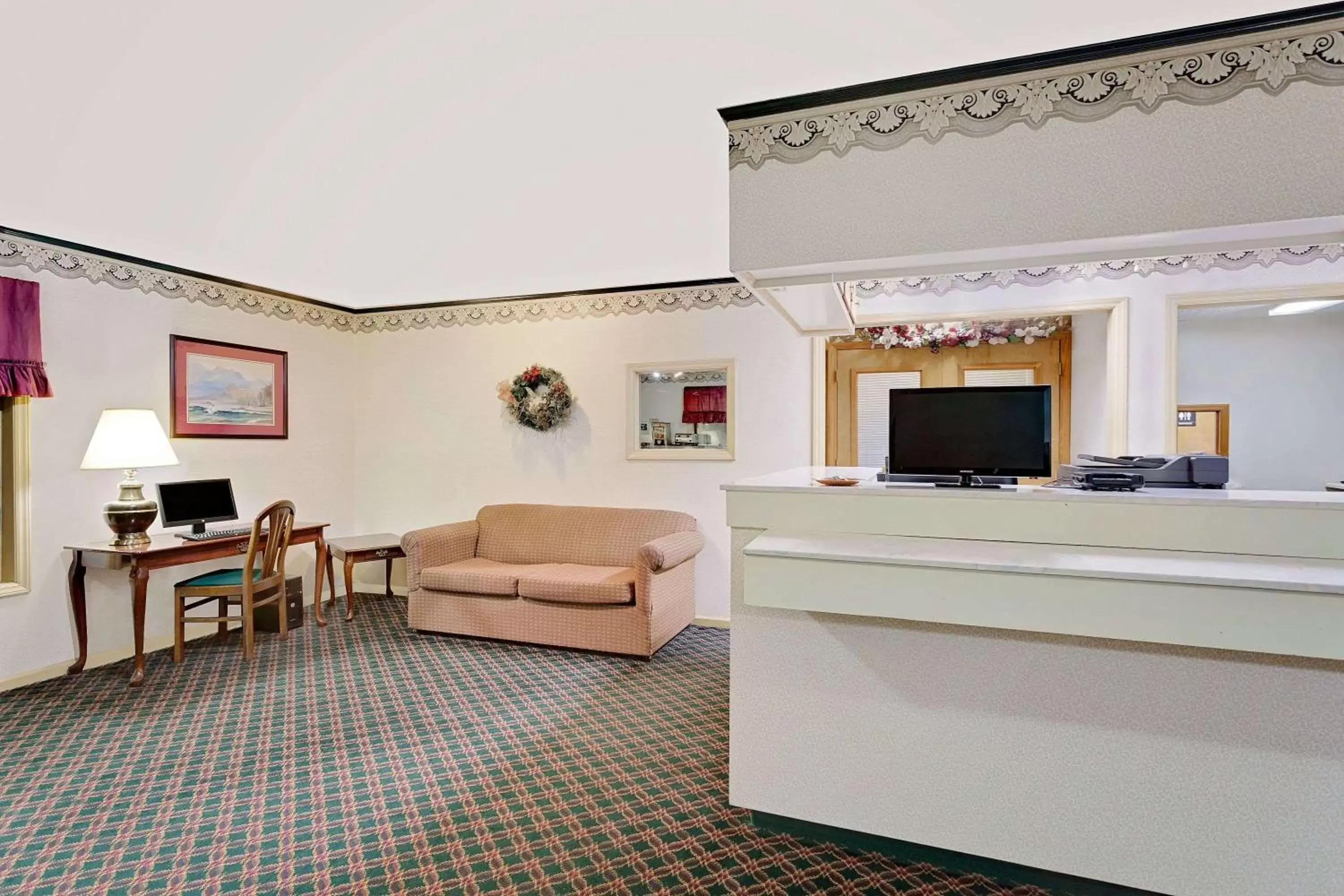 Lobby or reception, TV/Entertainment Center in Super 8 by Wyndham Hillsville