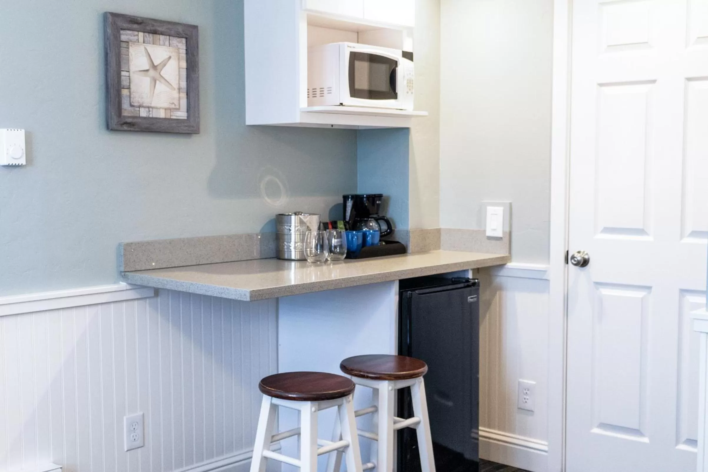 Coffee/tea facilities in Ocean Echo Inn & Beach Cottages