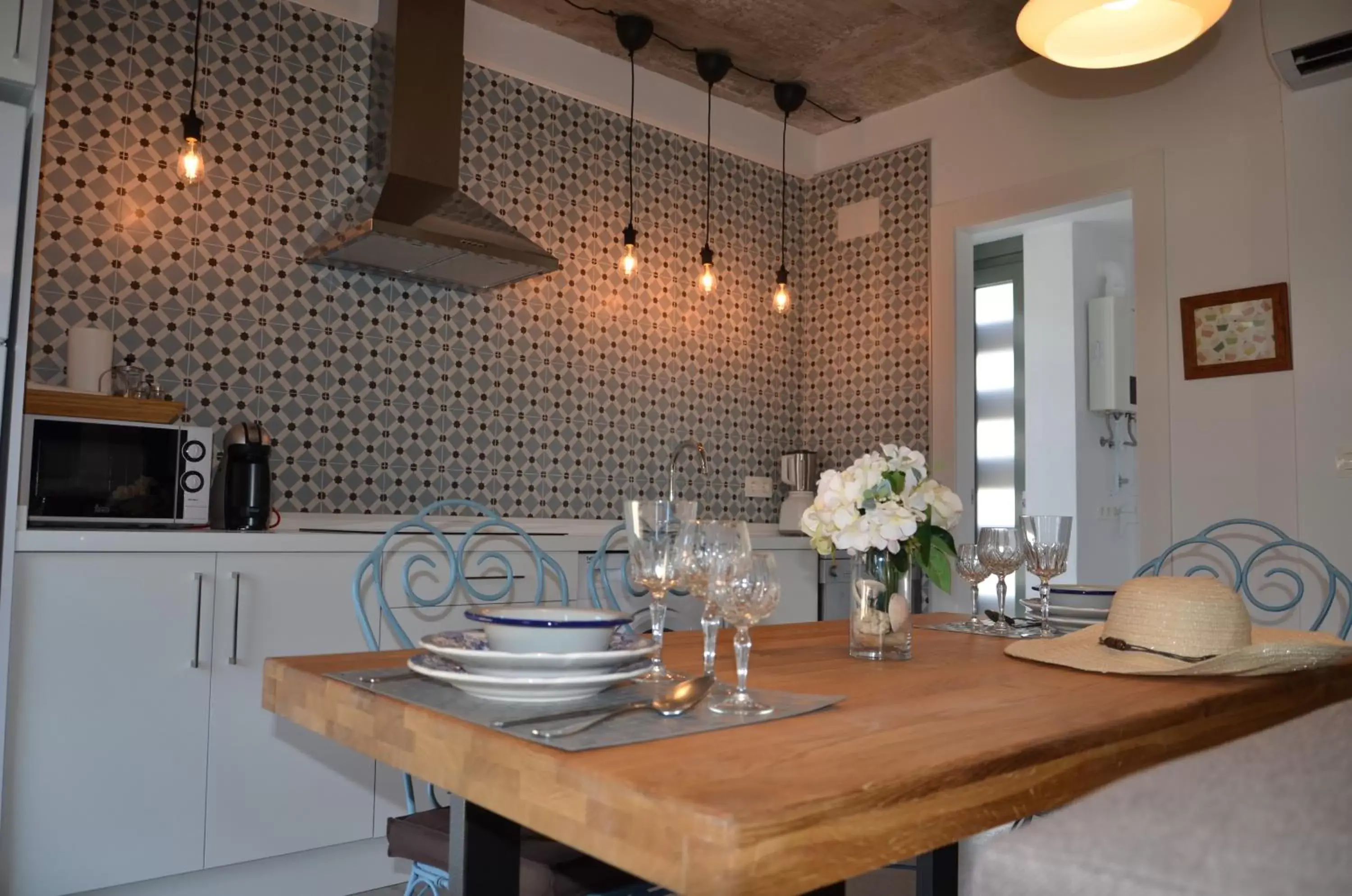 Kitchen or kitchenette, Restaurant/Places to Eat in Urban House Siurot 33