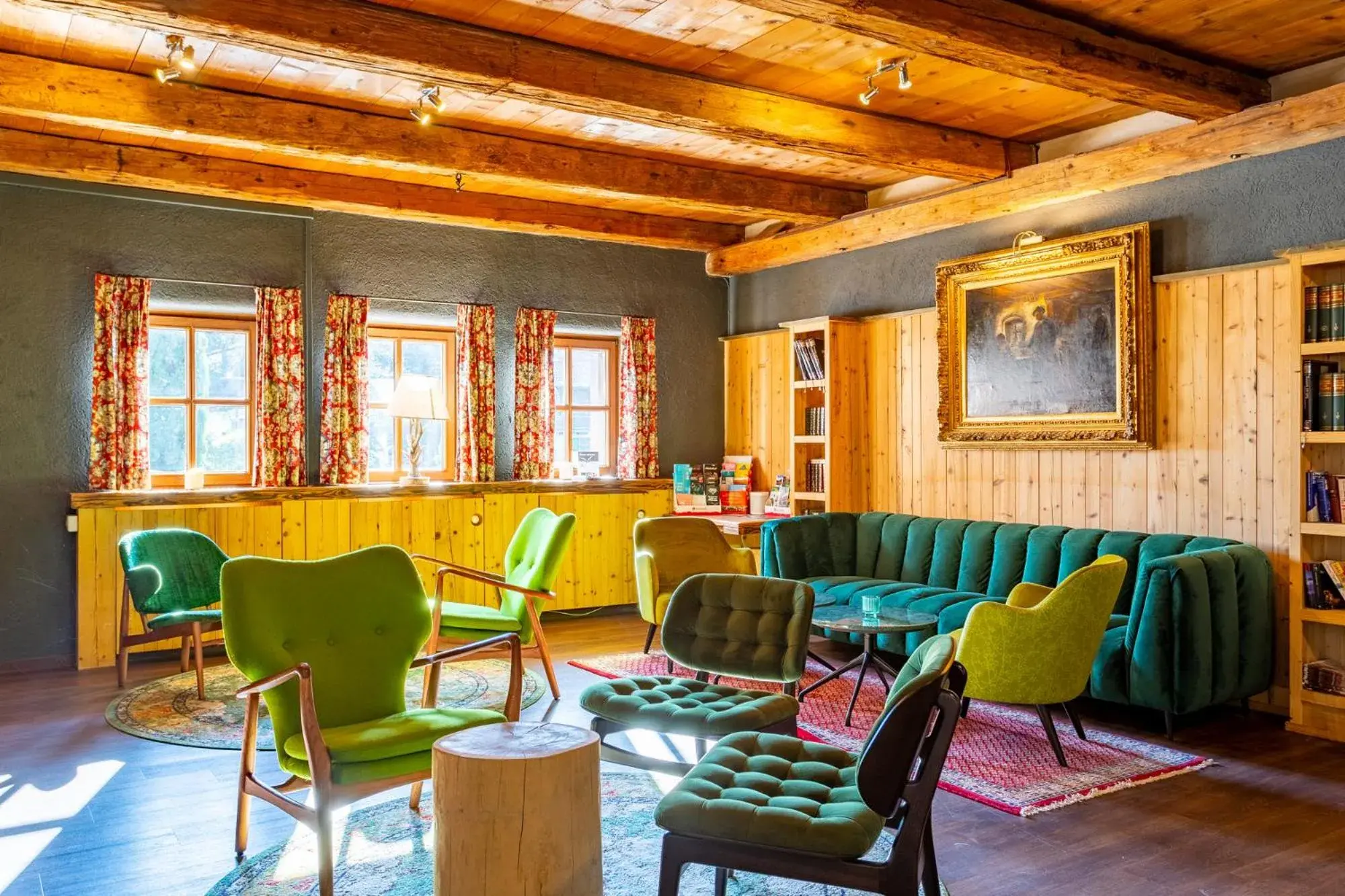 Lobby or reception in Das Bergmayr - Chiemgauer Alpenhotel