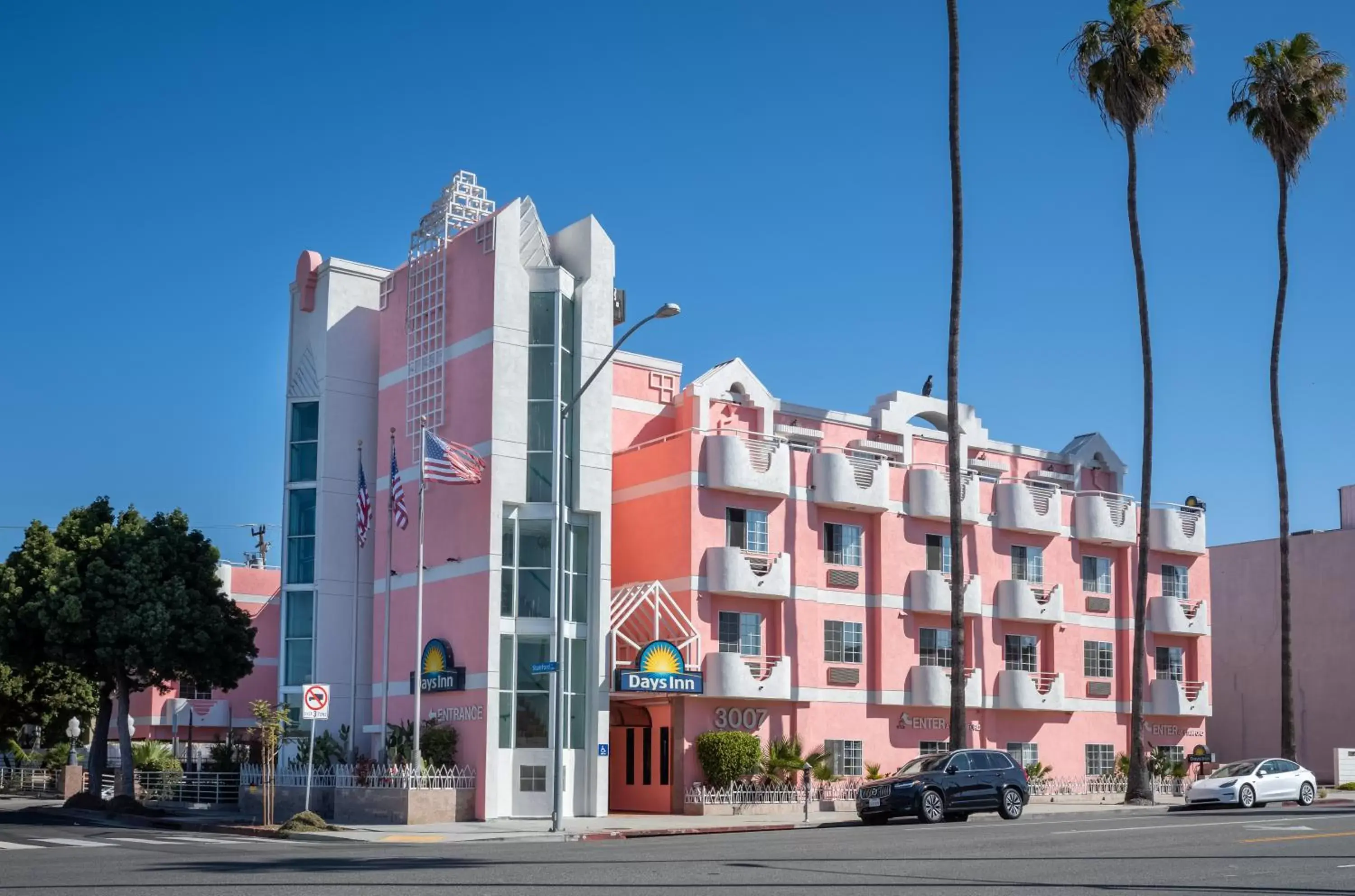 Property Building in Days Inn by Wyndham Santa Monica/Los Angeles