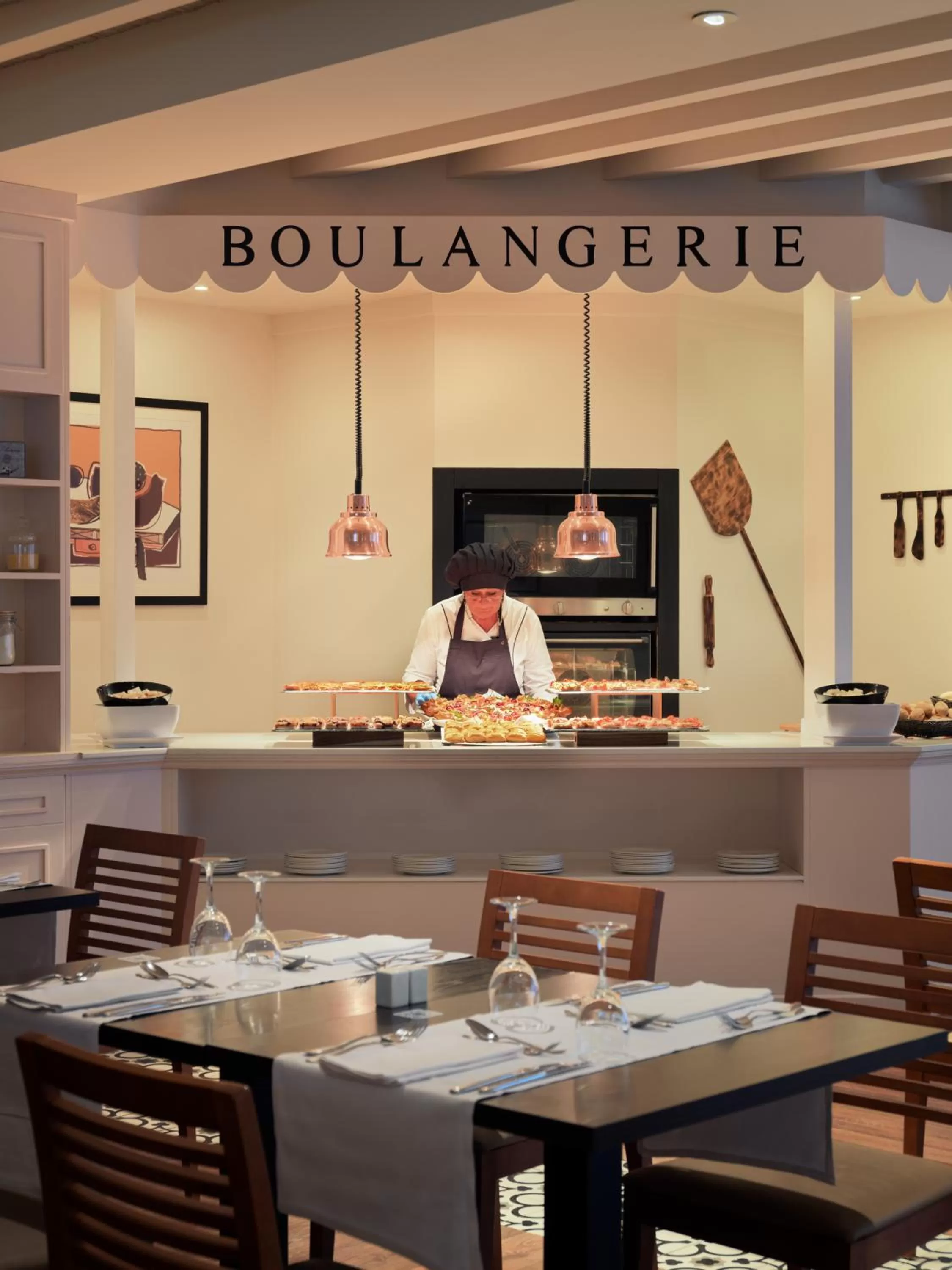 Restaurant/places to eat in H10 Ocean Suites