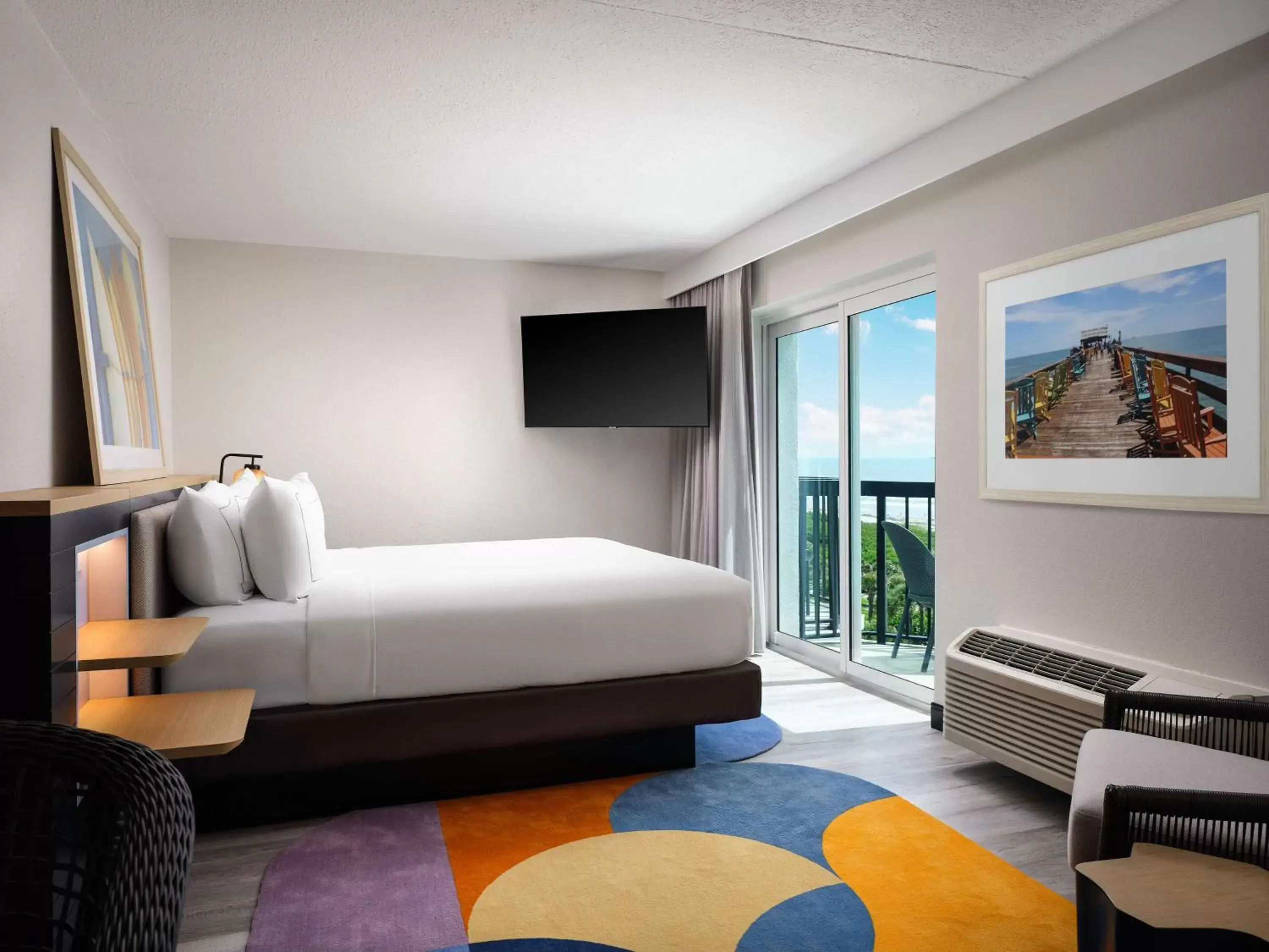 Bed in Hilton Garden Inn Cocoa Beach-Oceanfront, FL