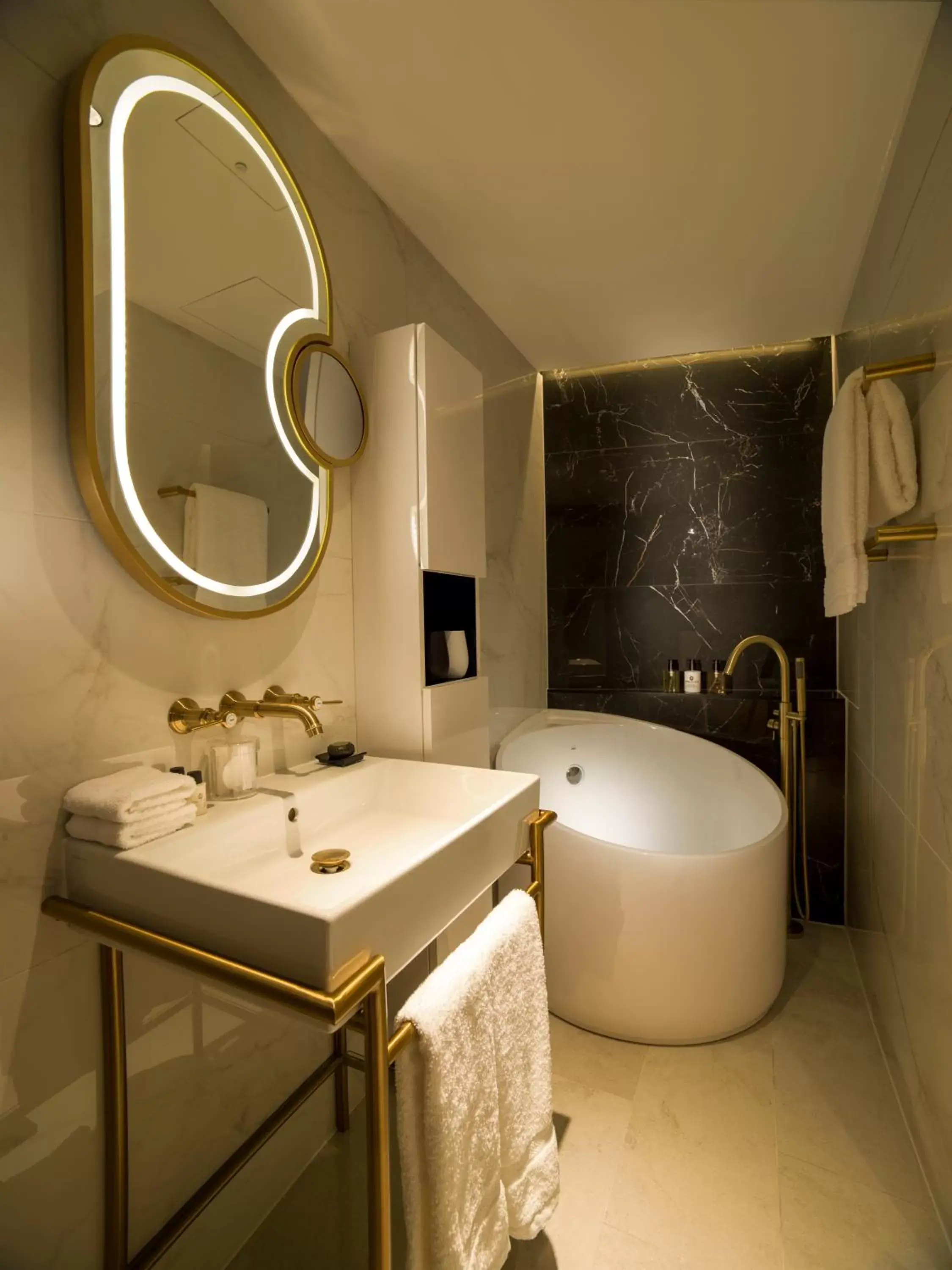 Bathroom in The Guardsman - Preferred Hotels and Resorts