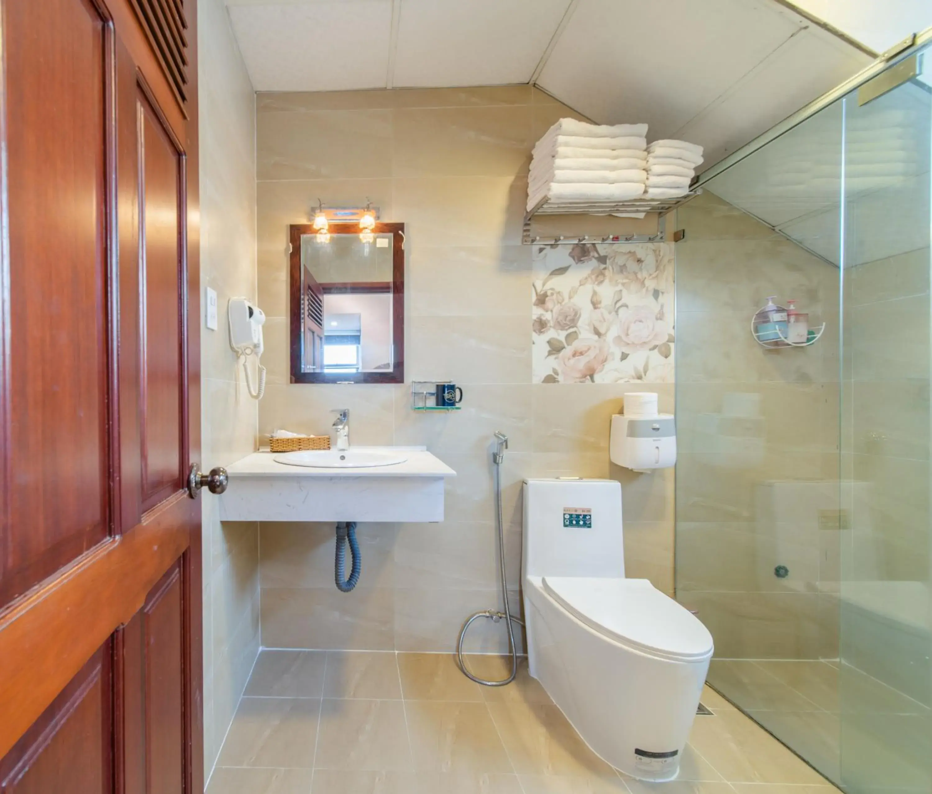 Shower, Bathroom in Tasme Hotel