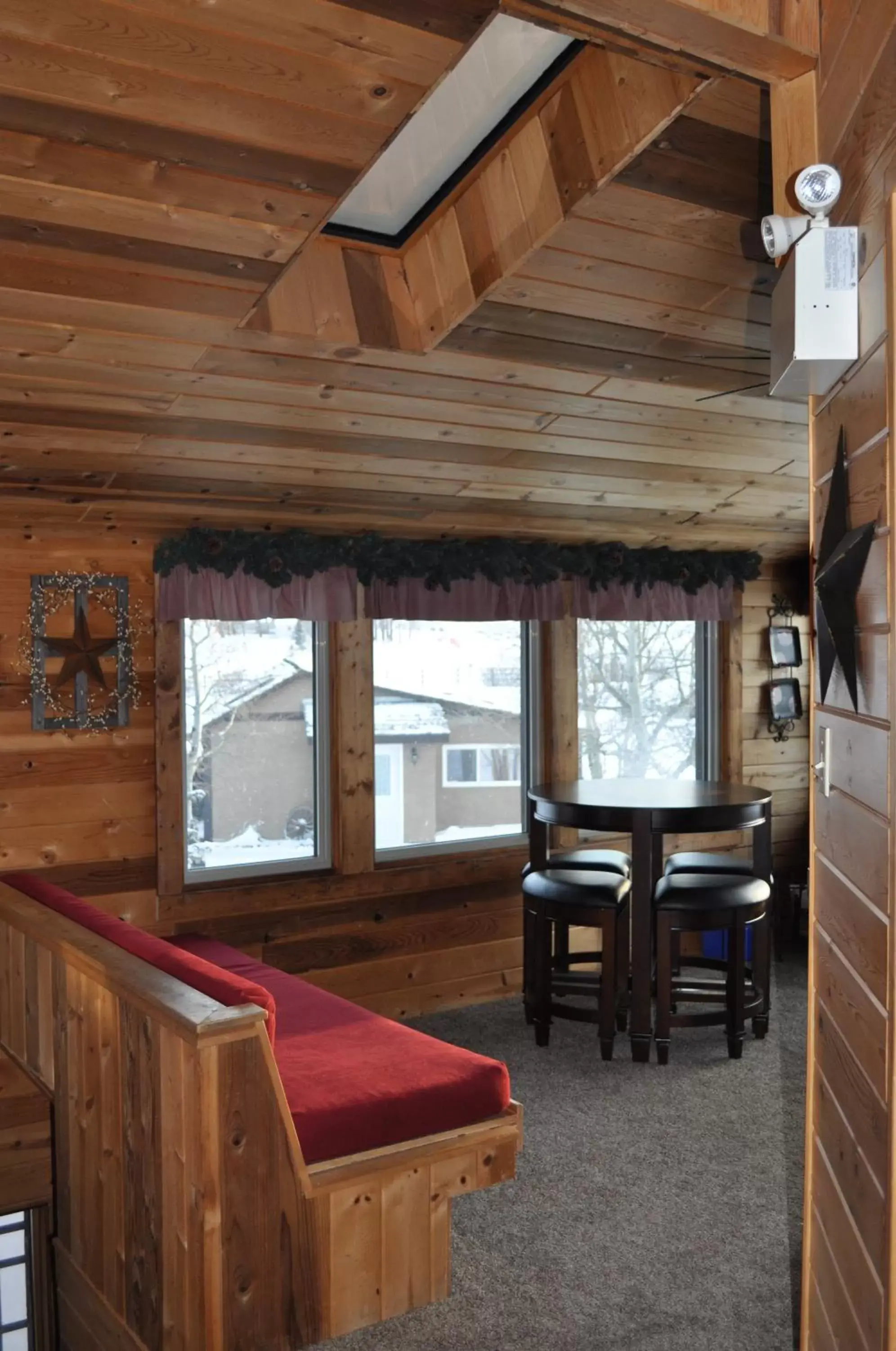 Seating area in Rocky Ridge Country Lodge