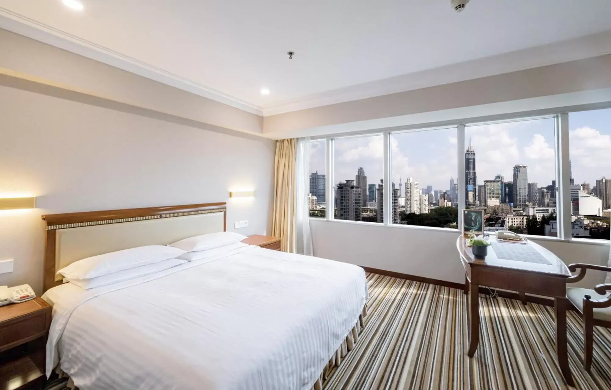 Bedroom, Bed in Jin Jiang Tower