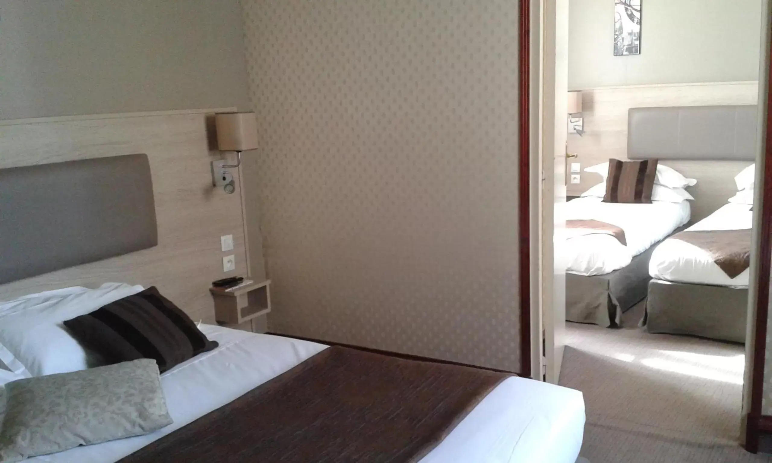 Photo of the whole room, Bed in Cit'Hotel le Challonge