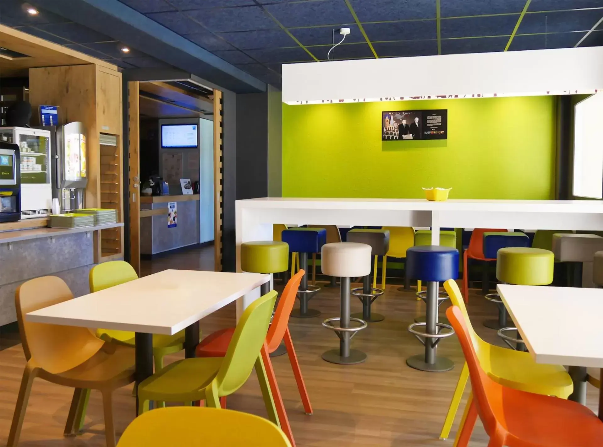 Restaurant/places to eat, Lounge/Bar in ibis budget Lisieux
