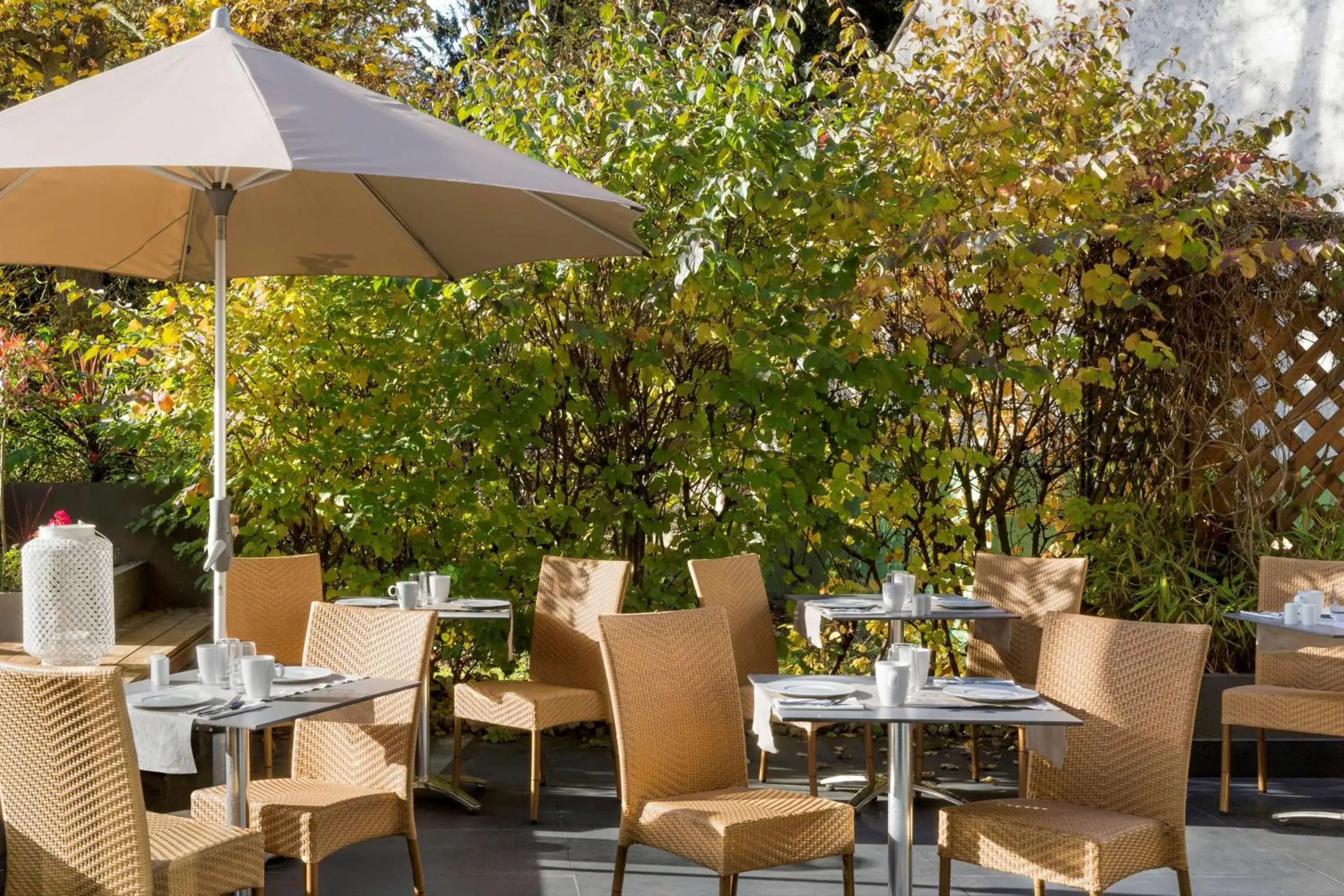 Patio, Restaurant/Places to Eat in Best Western Plus Hotel Du Parc Chantilly