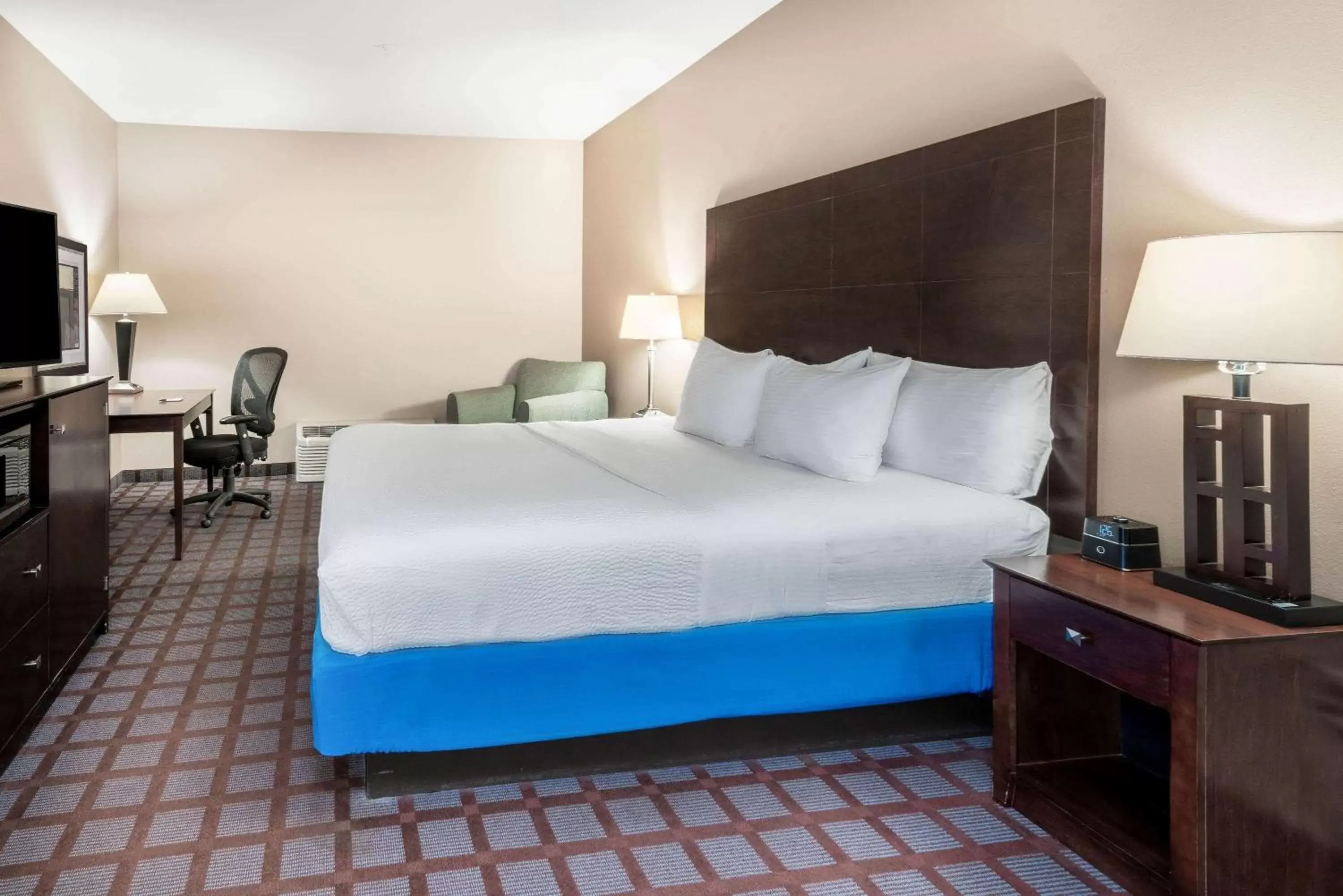 Photo of the whole room, Bed in La Quinta by Wyndham Bozeman