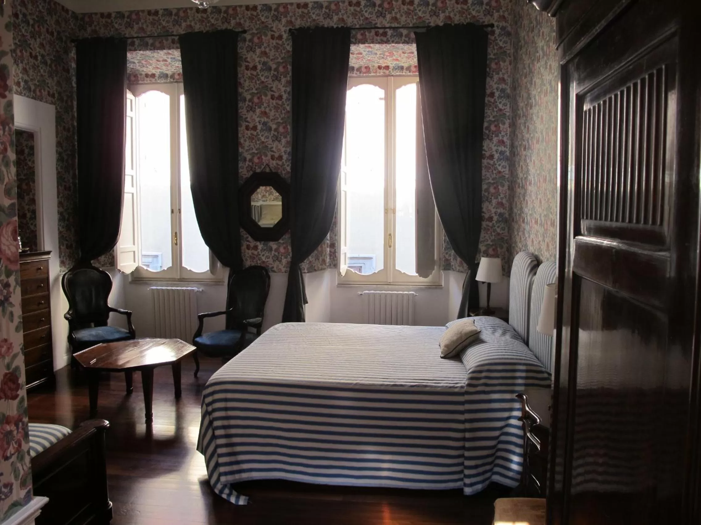Day, Bed in Relais Teatro Argentina