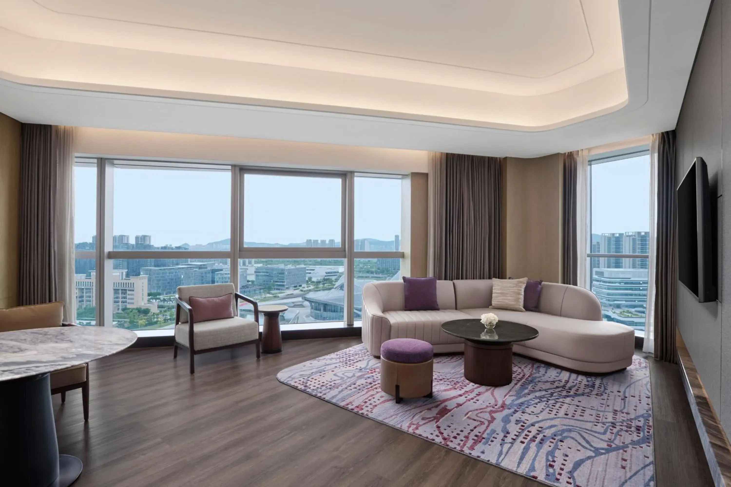 Living room, Seating Area in Zhuhai Marriott Hotel Jinwan