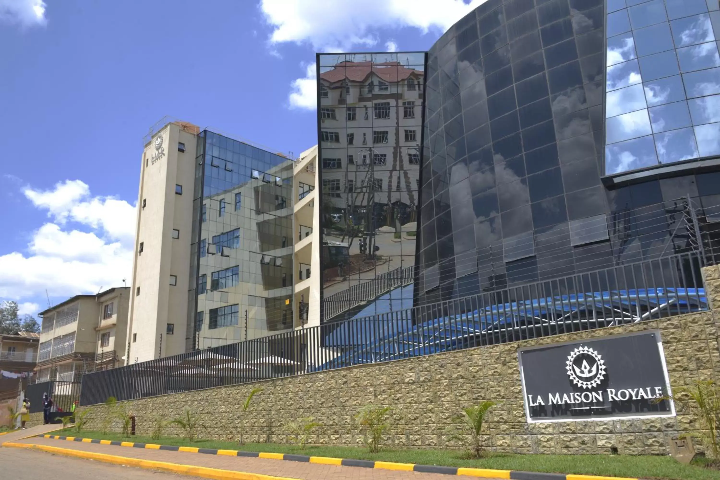 Facade/entrance in La Maison Royale Facade/entrance in La Maison Royale