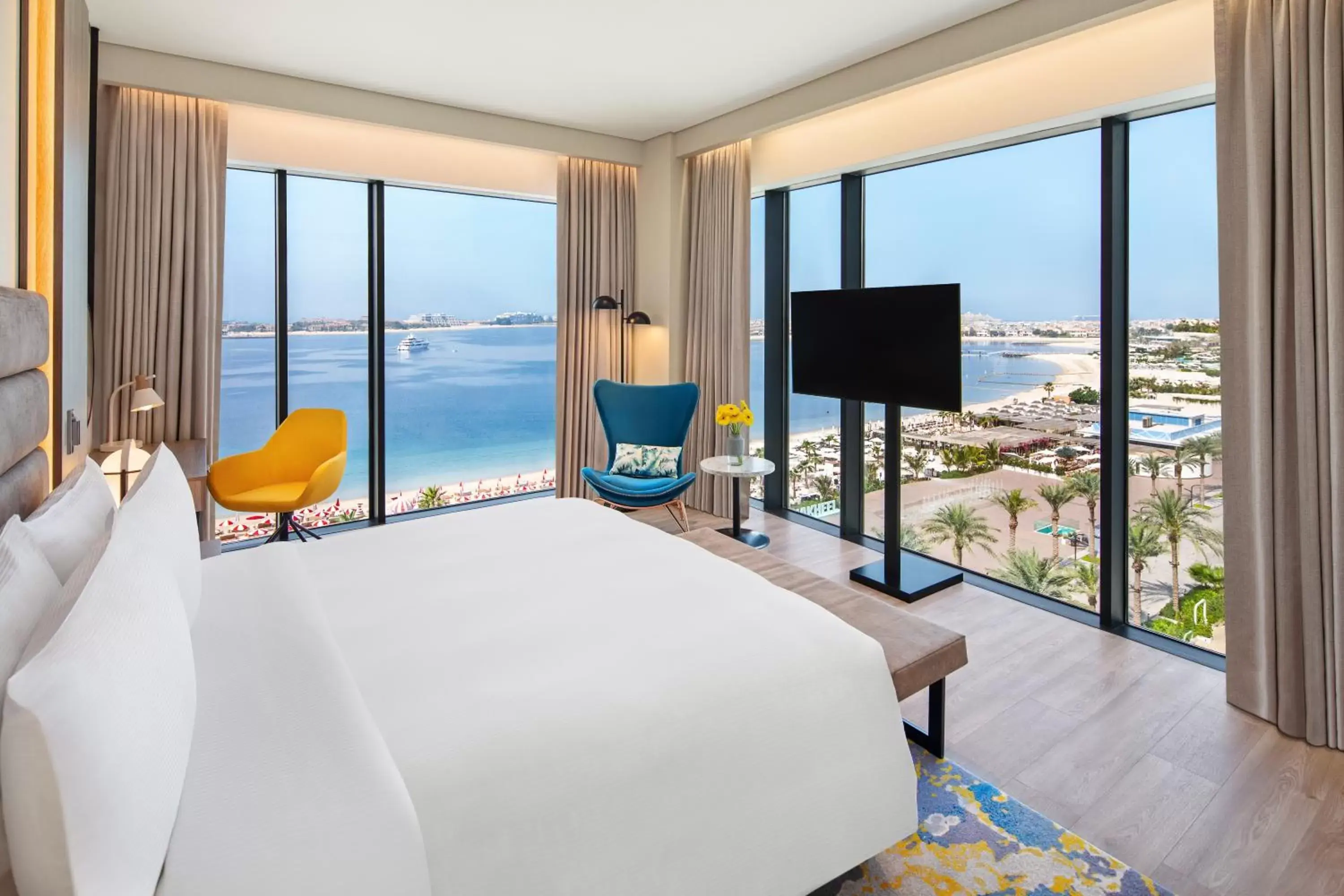 Bedroom, Sea View in voco Dubai The Palm, an IHG Hotel