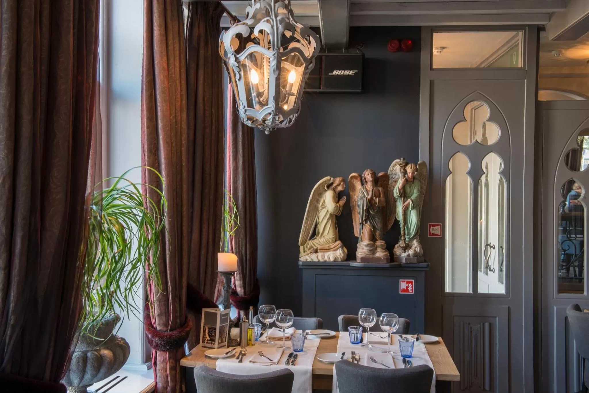 Restaurant/places to eat in l'Auberge Damhotel