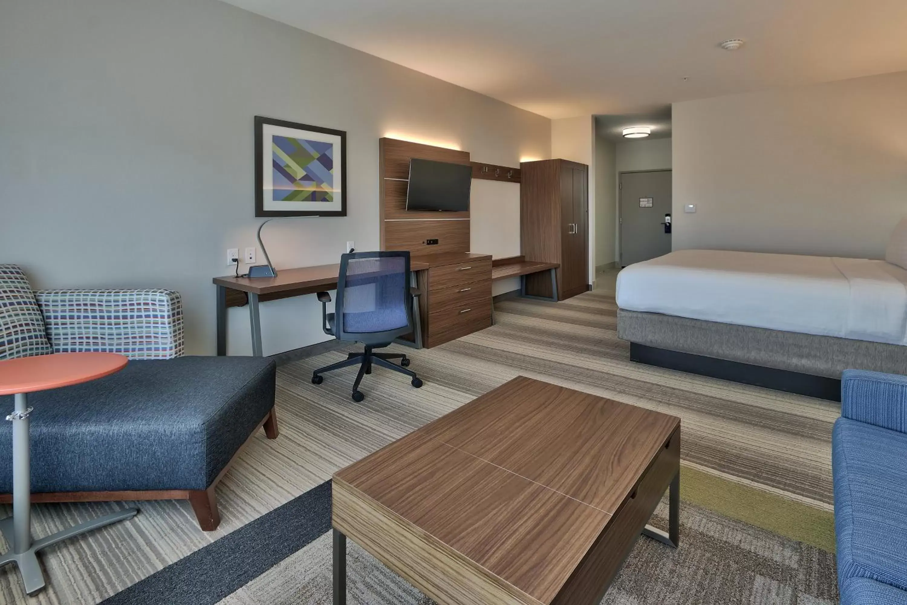 Photo of the whole room in Holiday Inn Express & Suites - Houston East - Beltway 8, an IHG Hotel