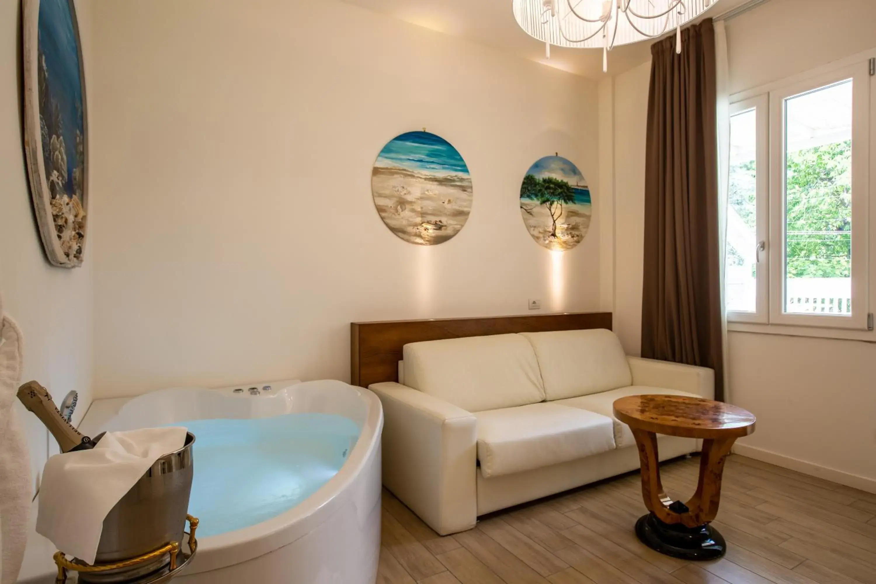 Hot Tub, Seating Area in Rimini Suite Hotel