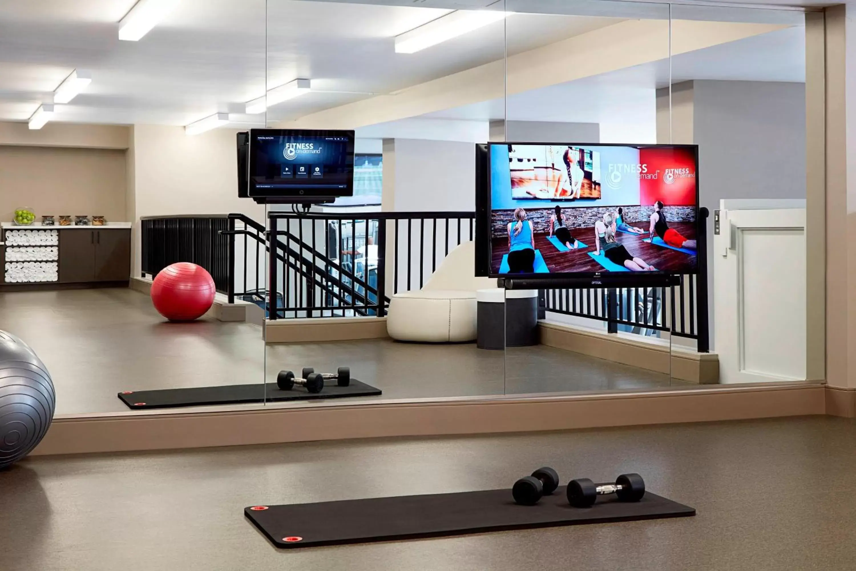 Fitness centre/facilities, TV/Entertainment Center in Bethesda Marriott