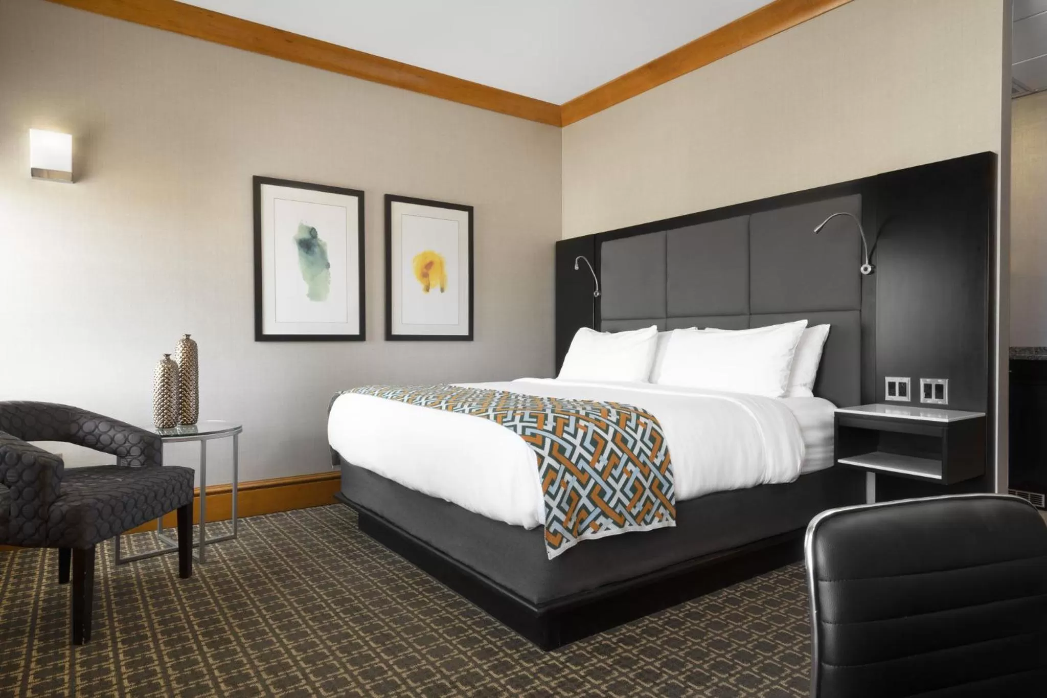 Photo of the whole room in voco The Tiger Hotel, Columbia, MO by IHG