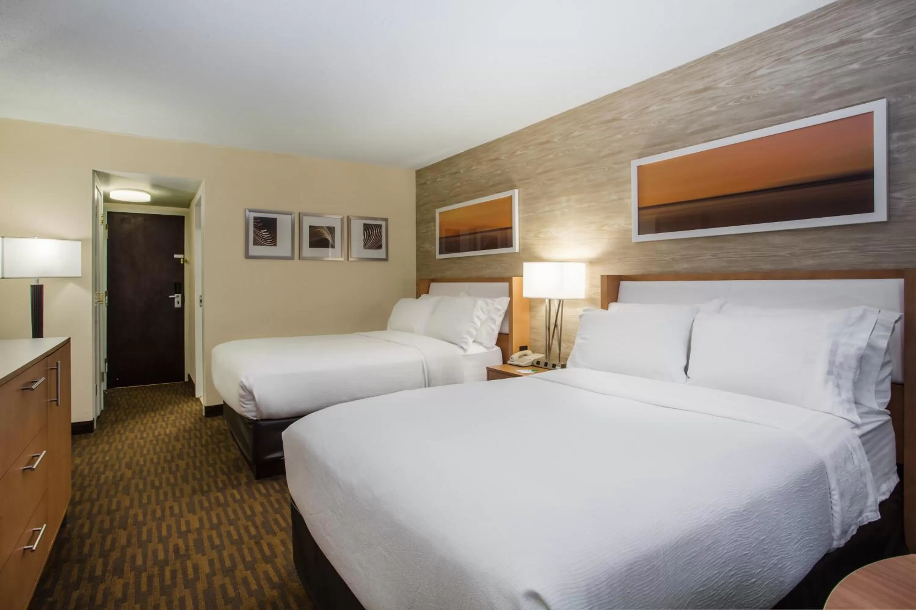 Photo of the whole room, Bed in Holiday Inn Saratoga Springs by IHG