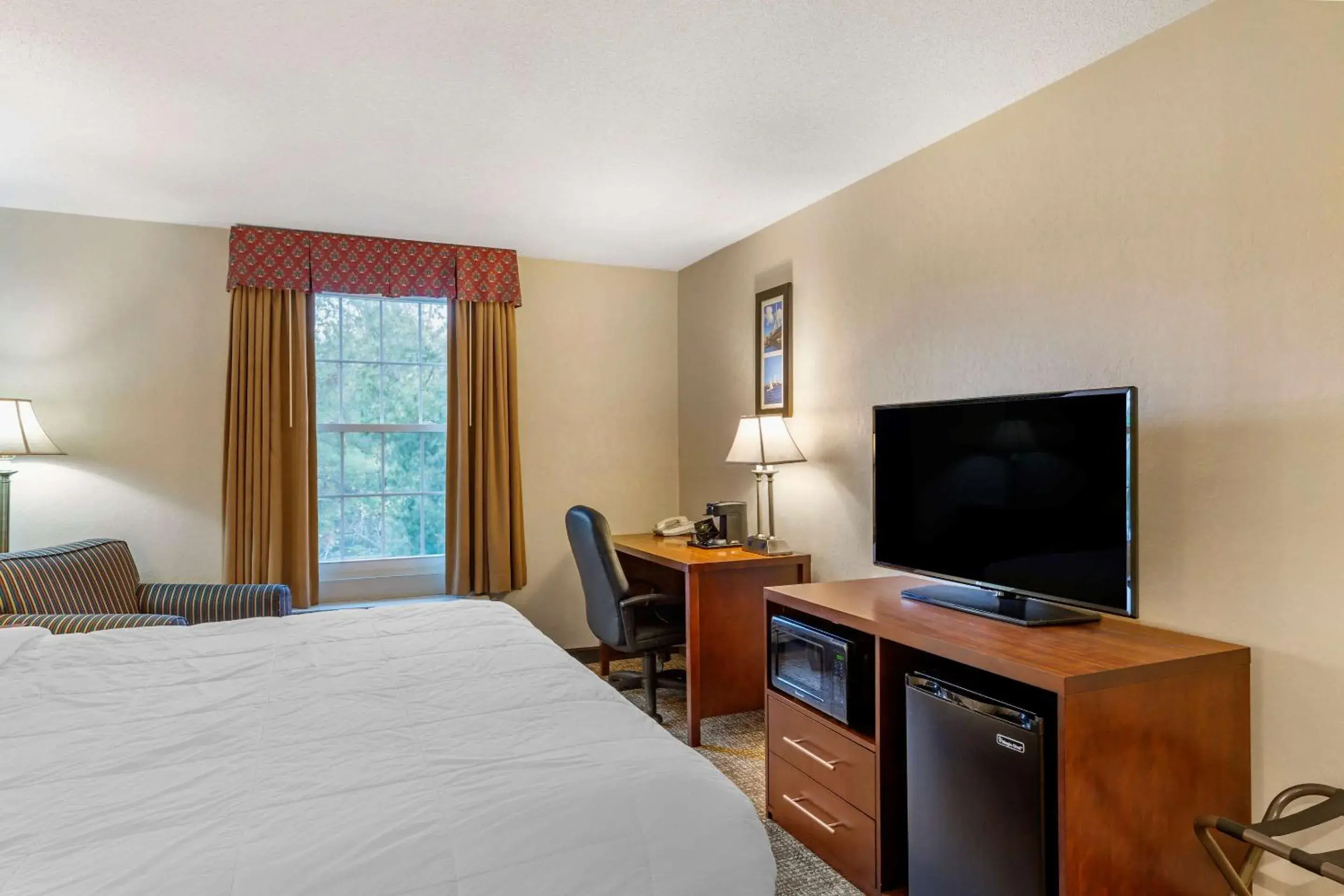 Photo of the whole room, Bed in Comfort Inn Foxboro - Mansfield
