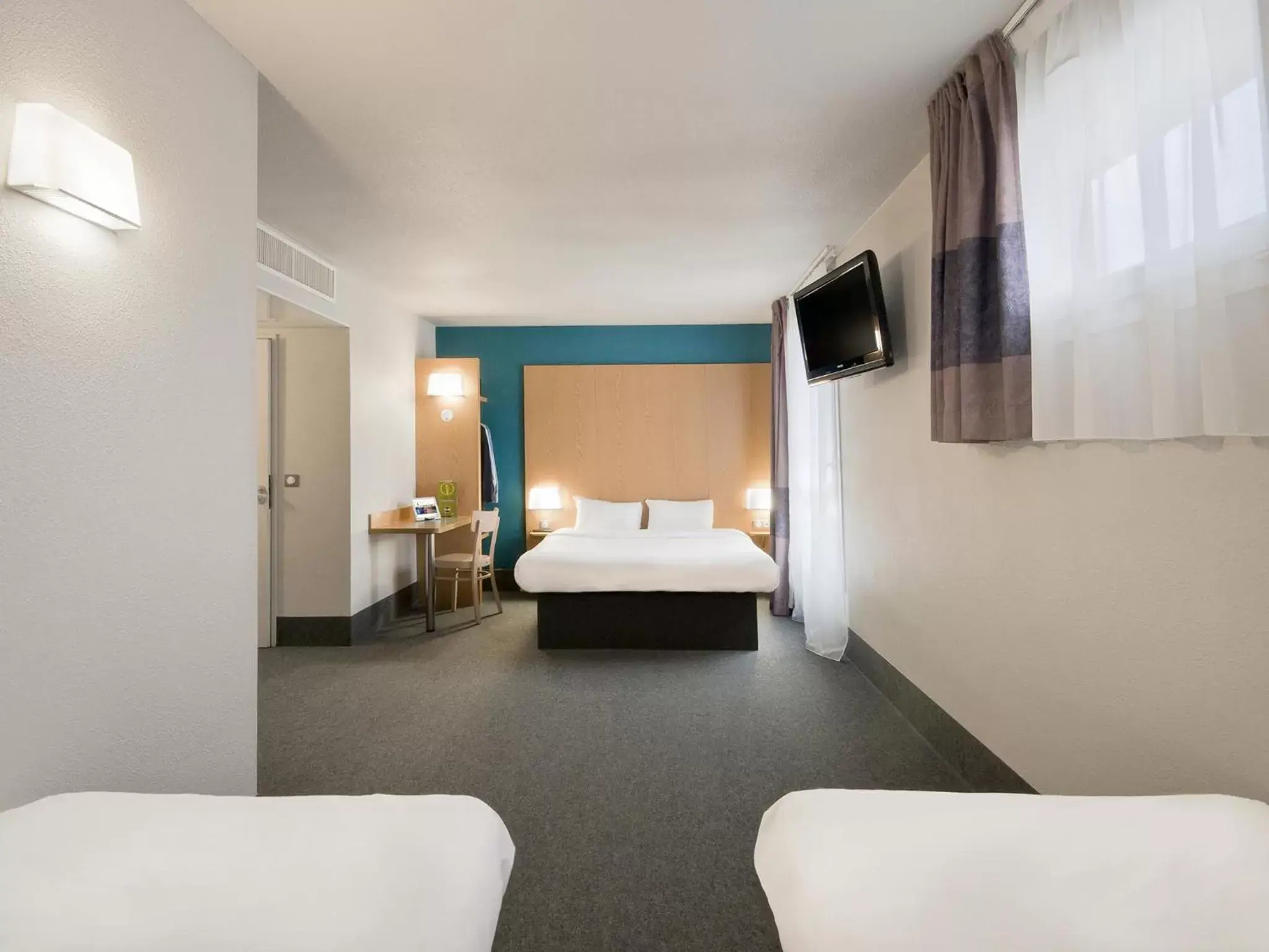 Photo of the whole room, Room Photo in B&B HOTEL Grenoble Centre Alpexpo