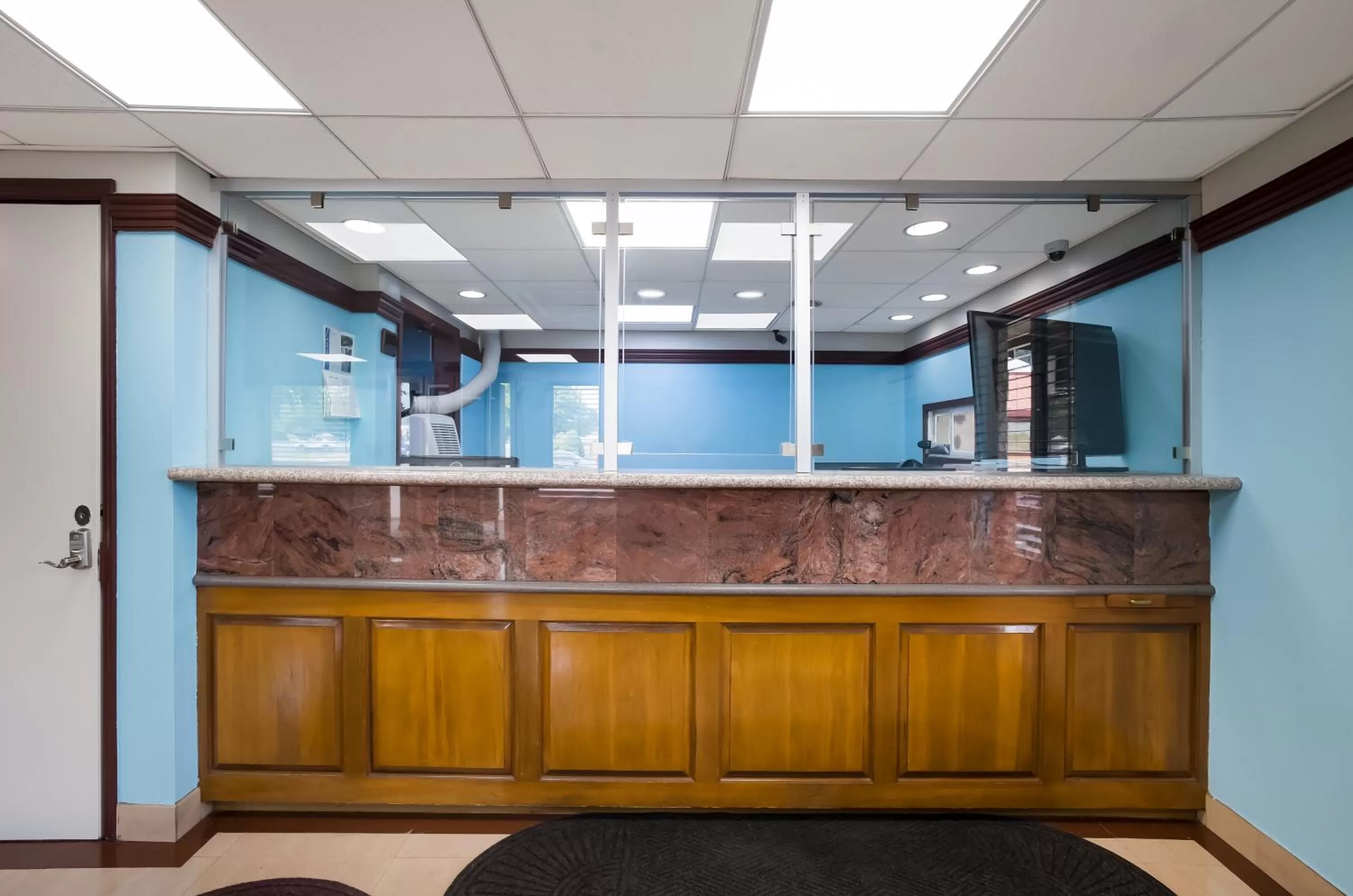 Lobby/Reception in Scottish Inn & Suites-Allentown