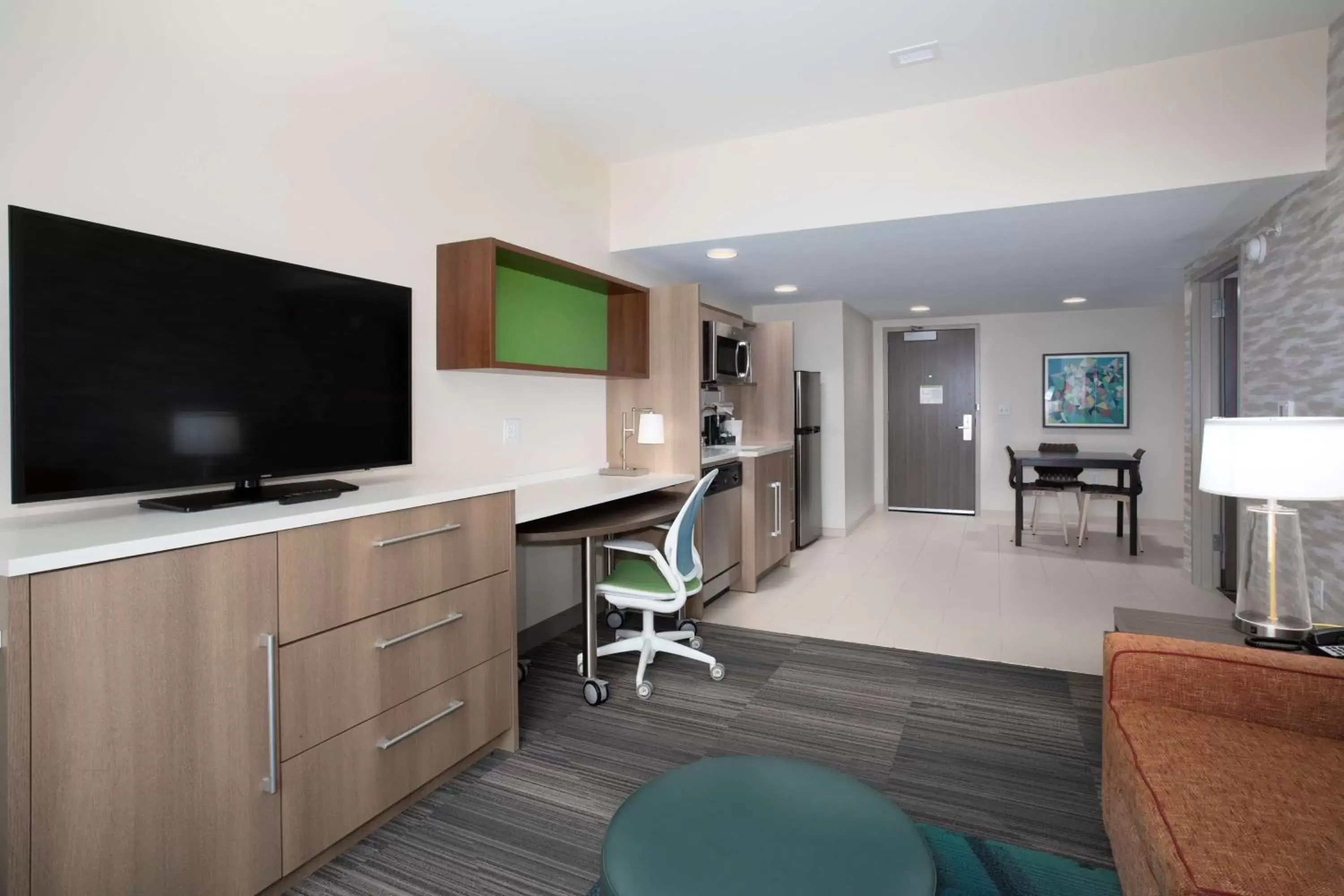 Bedroom, TV/Entertainment Center in Home2 Suites By Hilton Omaha Un Medical Ctr Area