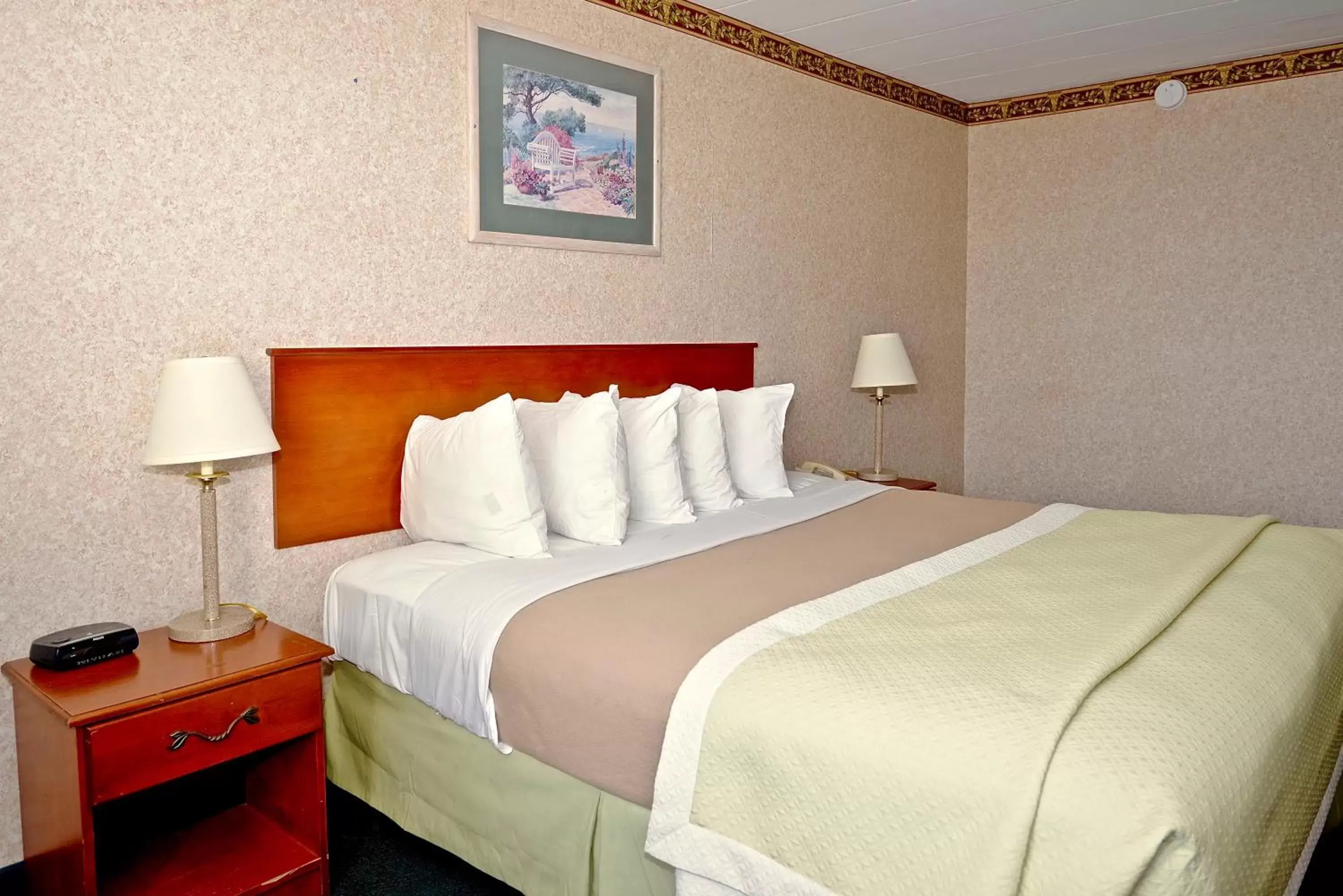 Photo of the whole room, Bed in Days Inn by Wyndham Atlantic City Beachblock