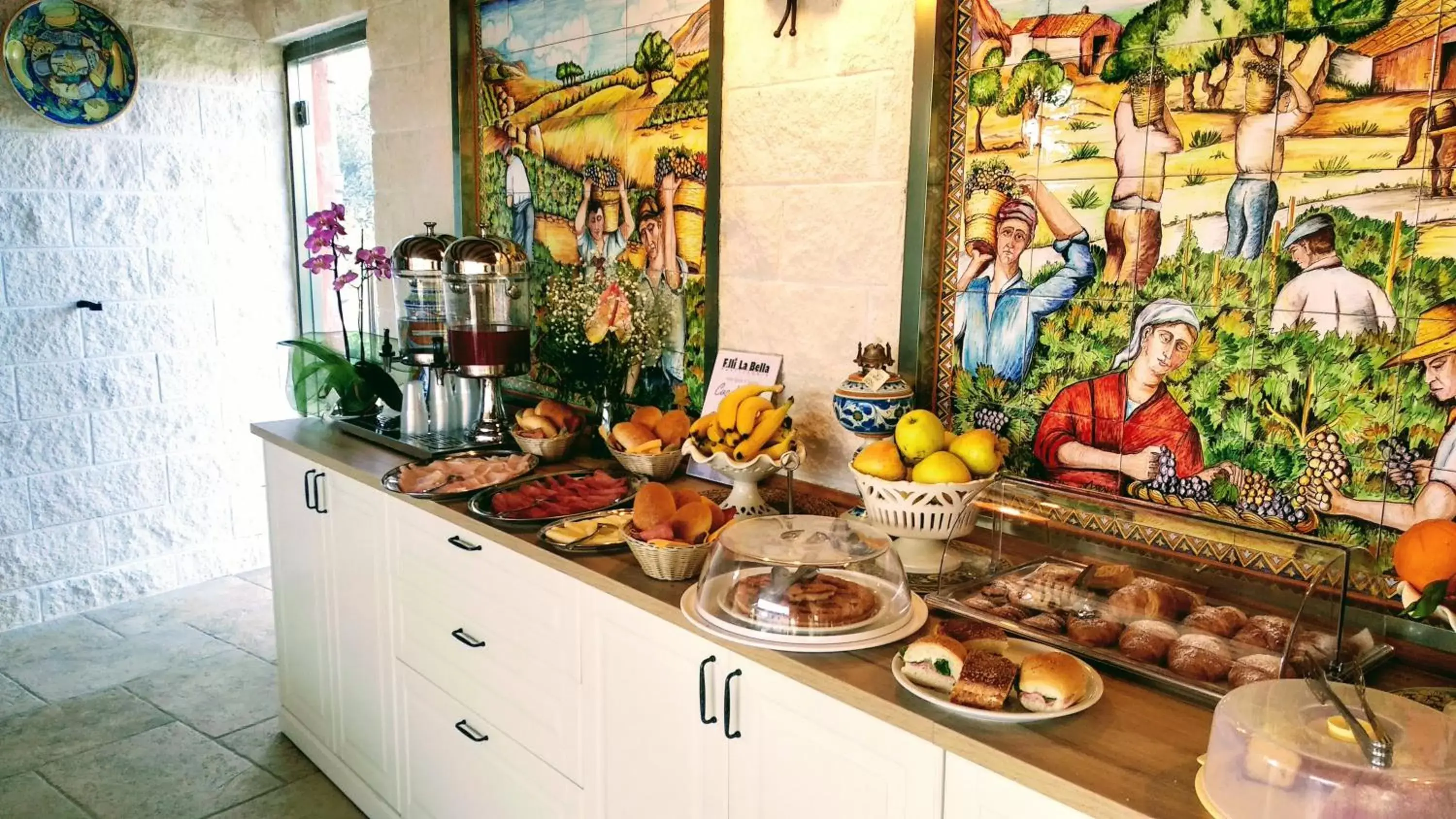 Breakfast, Kitchen/Kitchenette in Il Marchese