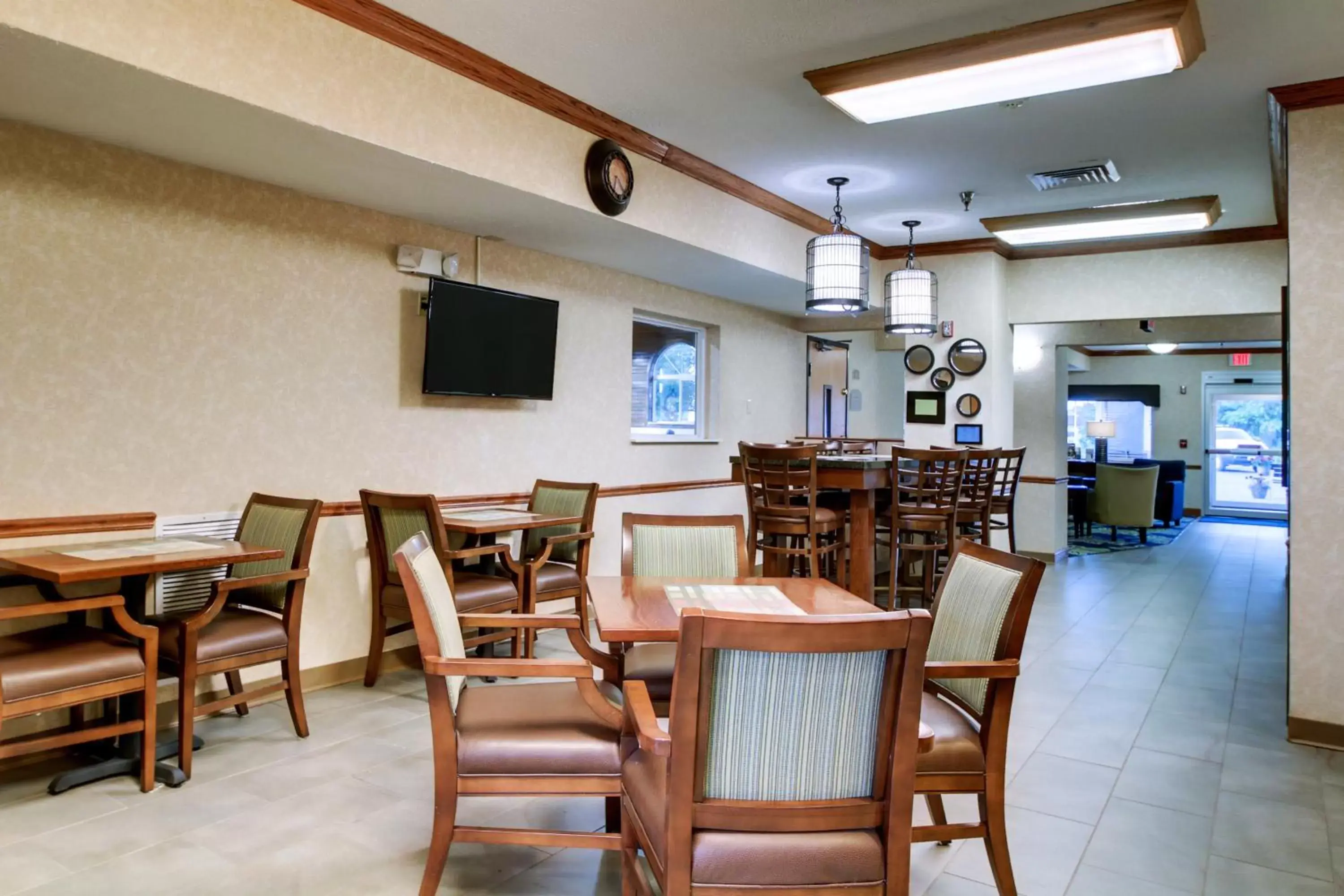 Dining area, Restaurant/Places to Eat in Baymont by Wyndham Galesburg