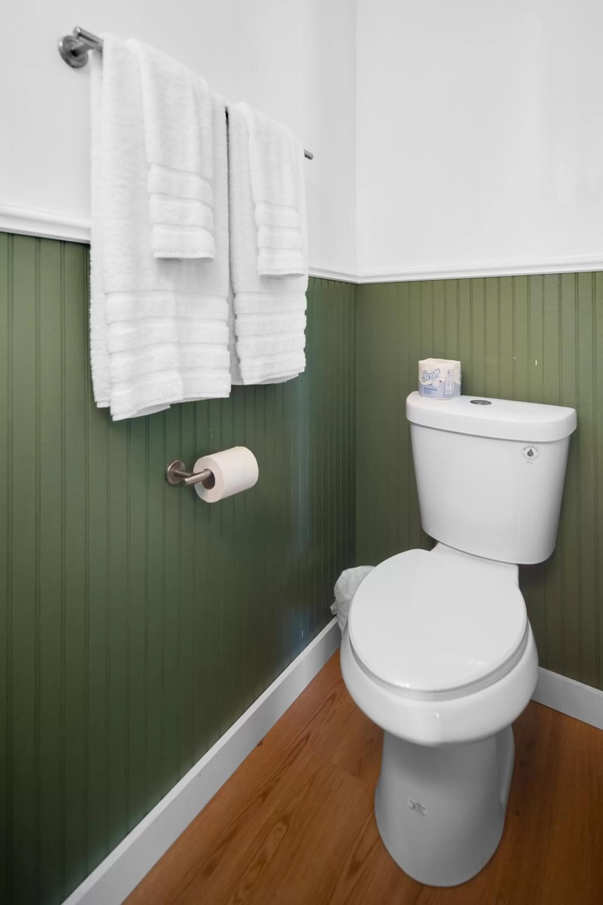 Toilet in Birches Motel