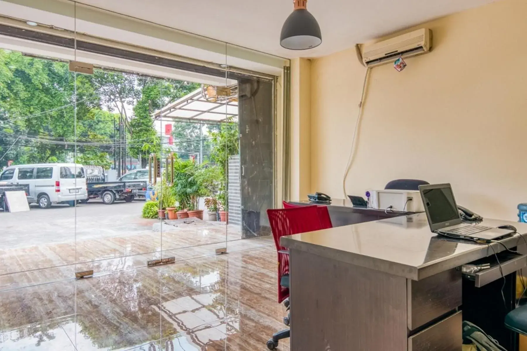 Lobby or reception in RedDoorz At Tebet Barat 2 Lobby or reception in RedDoorz At Tebet Barat 2