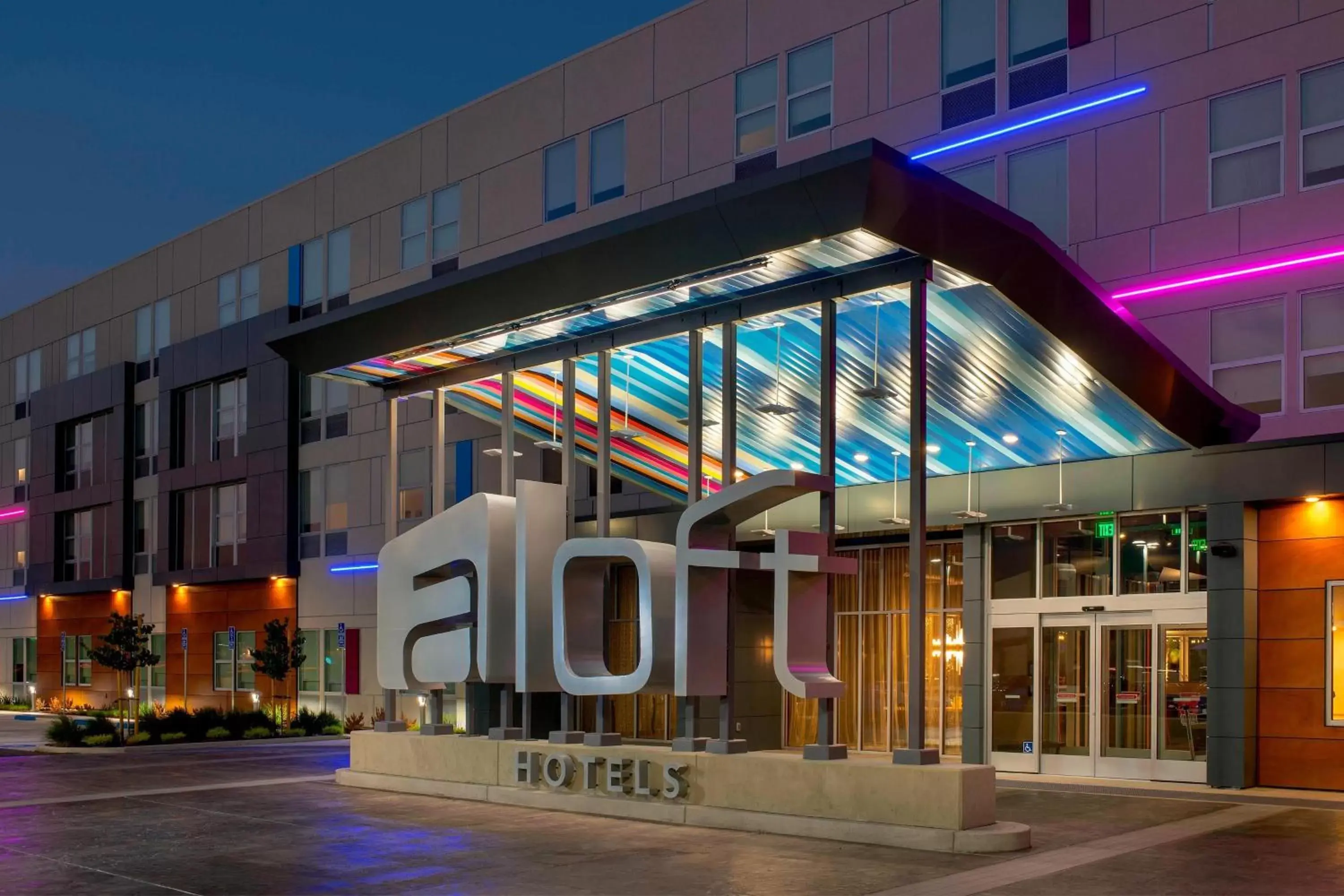 Property Building in Aloft Knoxville West